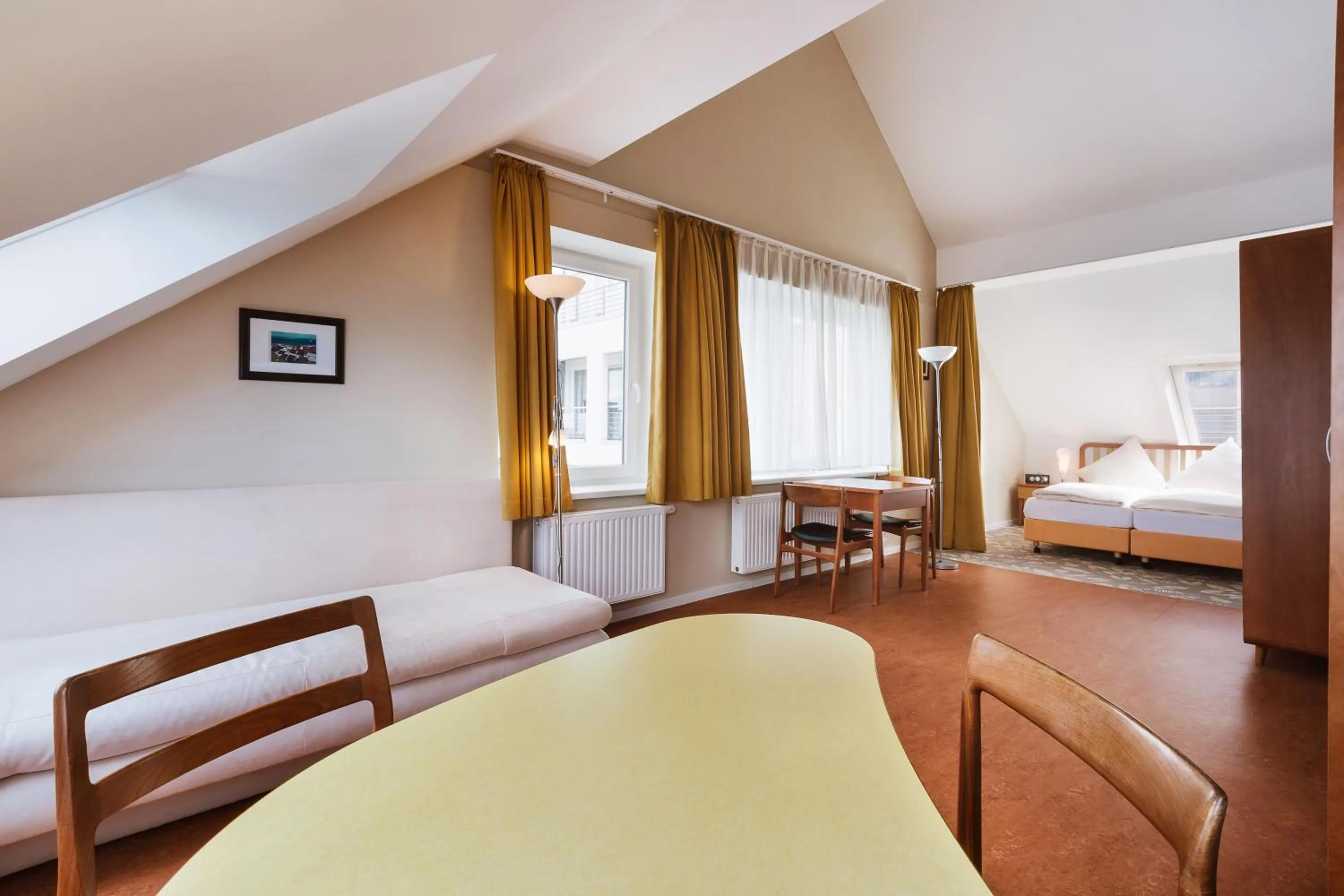 Photo of the whole room, Bed in Klassik Appartements