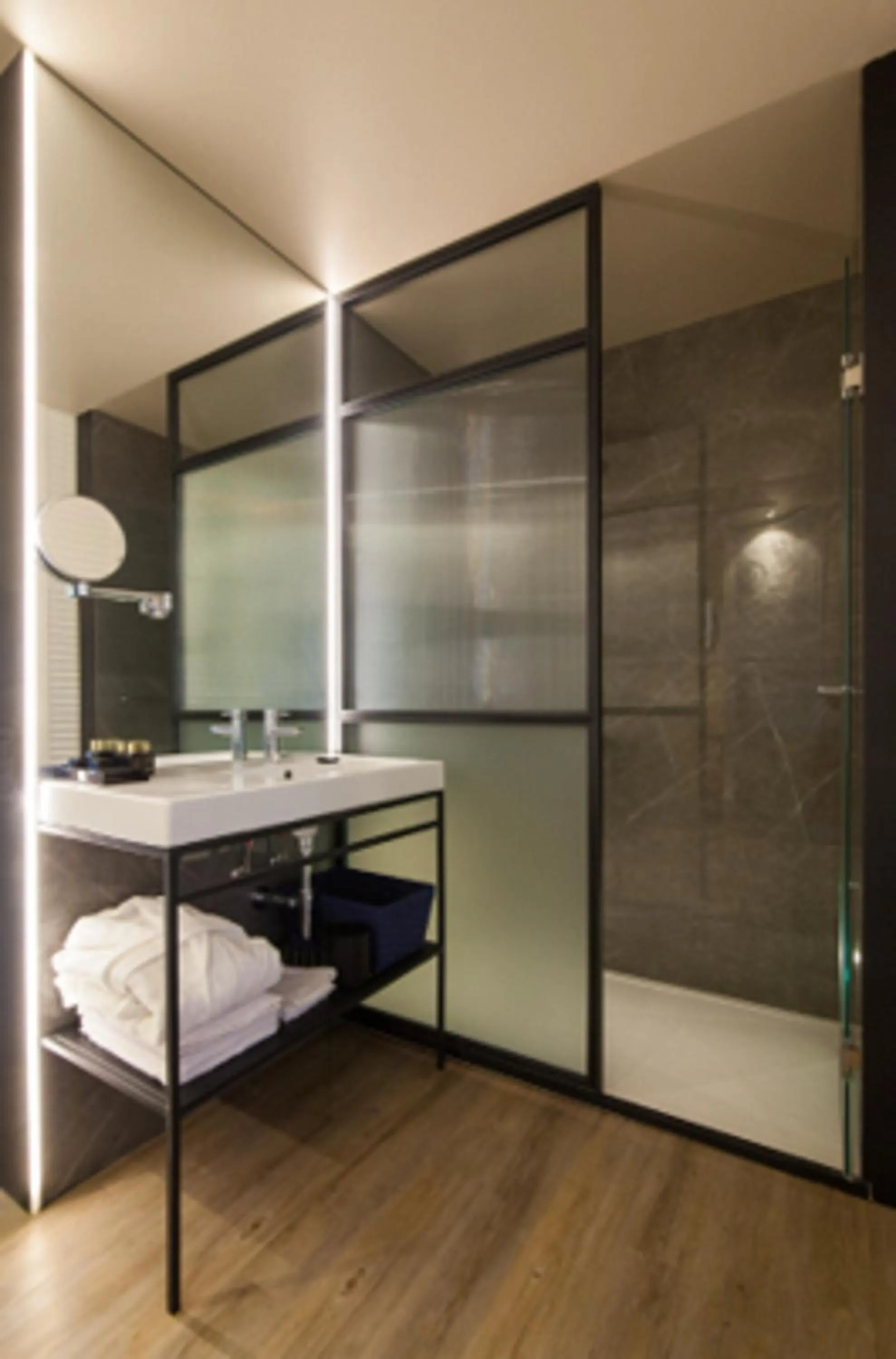 Bathroom, Bed in Pestana Collection Plaza Mayor