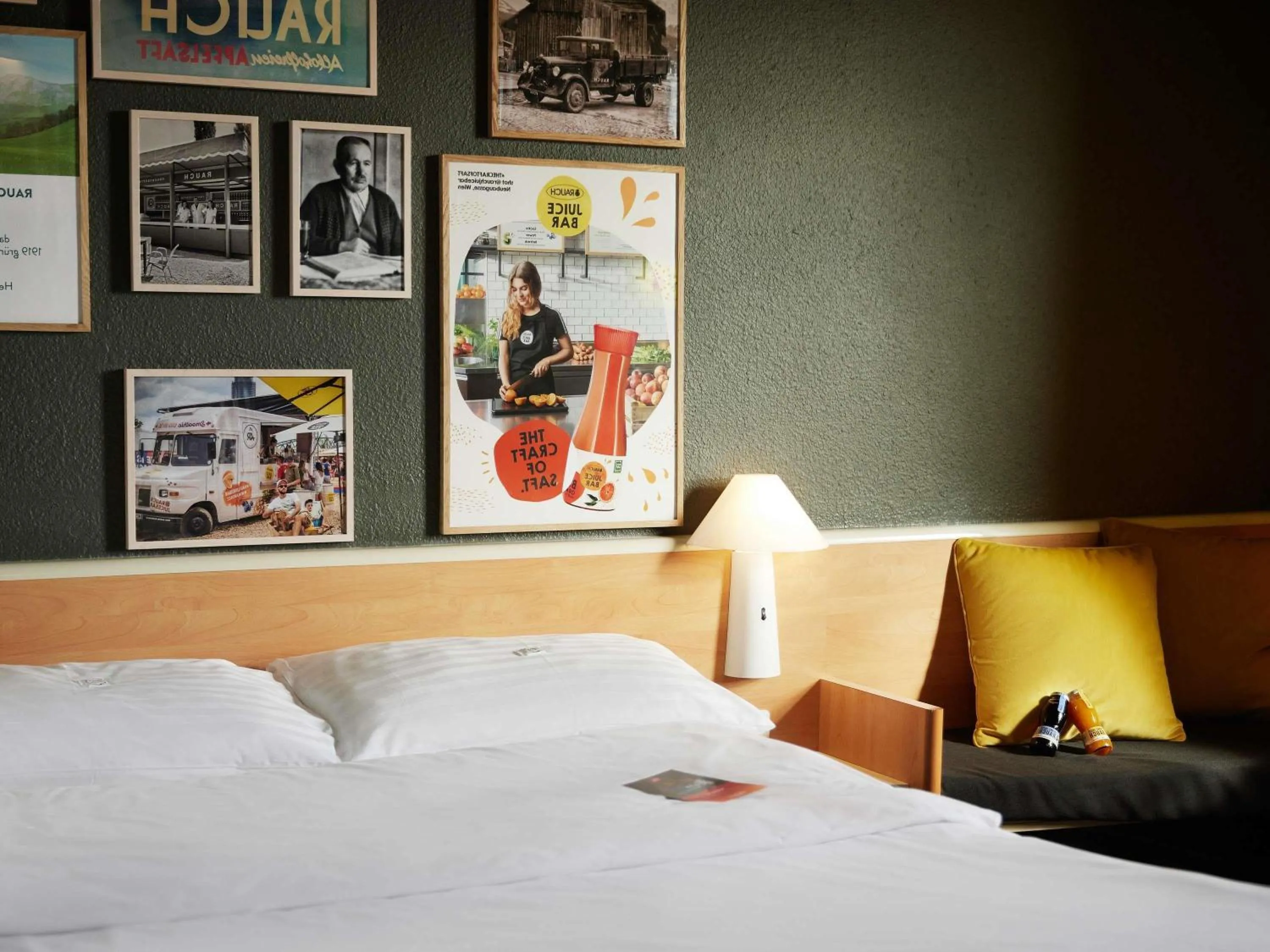 Property building, Bed in Ibis Wien Mariahilf