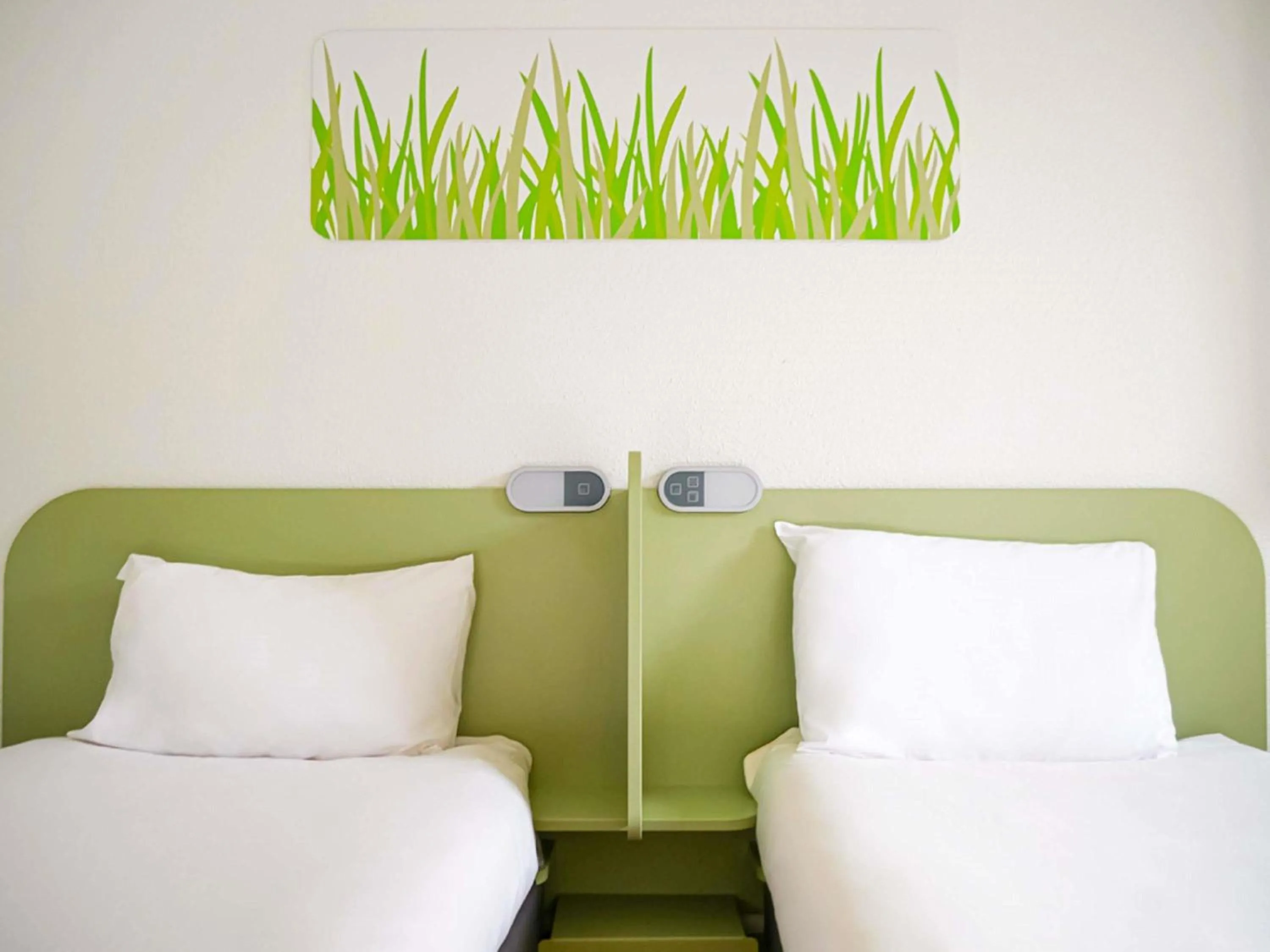 Bedroom, Bed in ibis budget Poitiers Nord Futuroscope