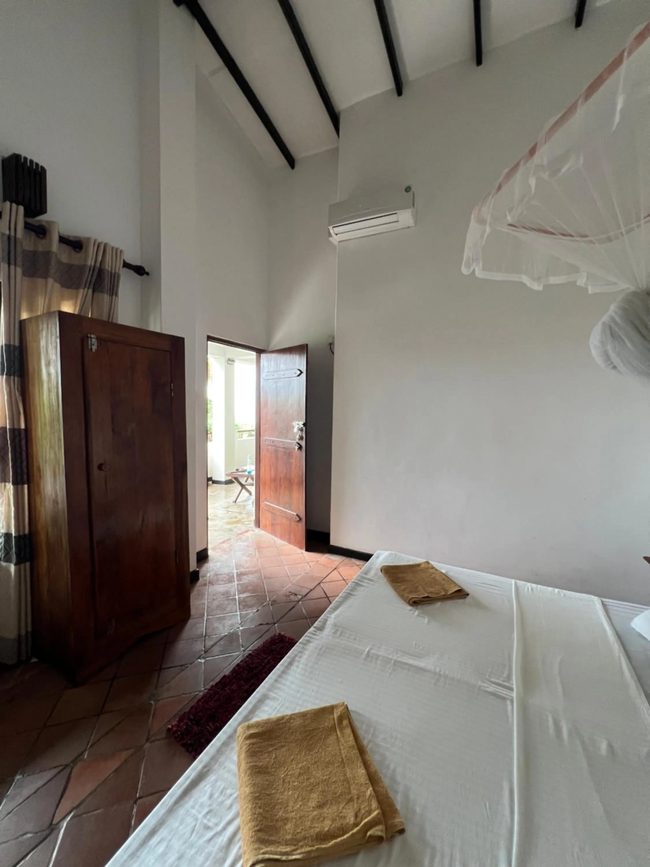 air conditioner, Bed in Sailors' Bay