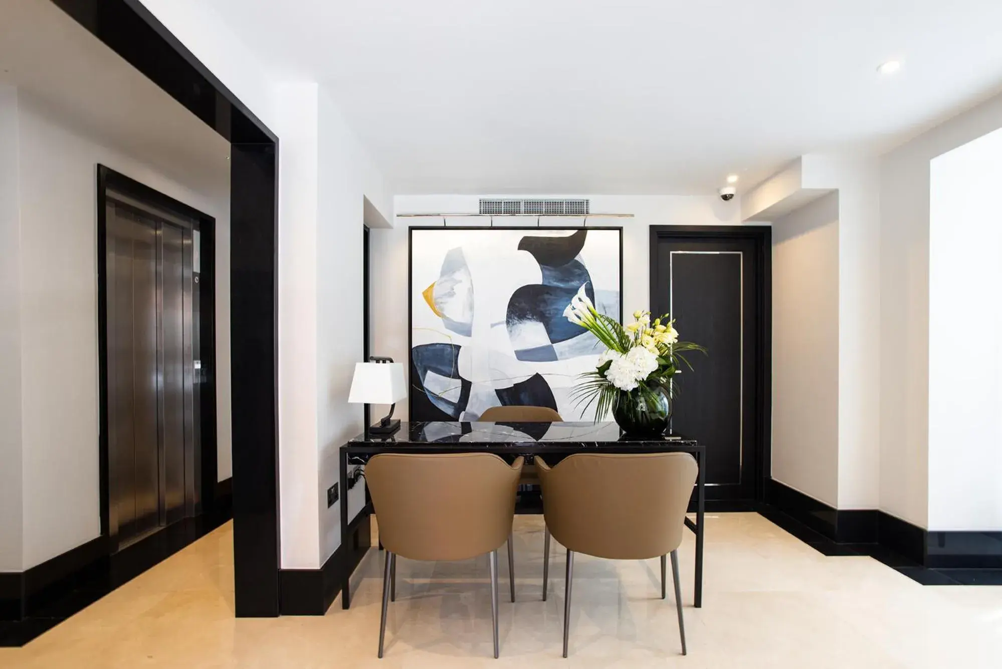 Lobby or reception in 15 Basil Street Knightsbridge, Luxury Serviced Apartments Lobby or reception in 15 Basil Street Knightsbridge, Luxury Serviced Apartments