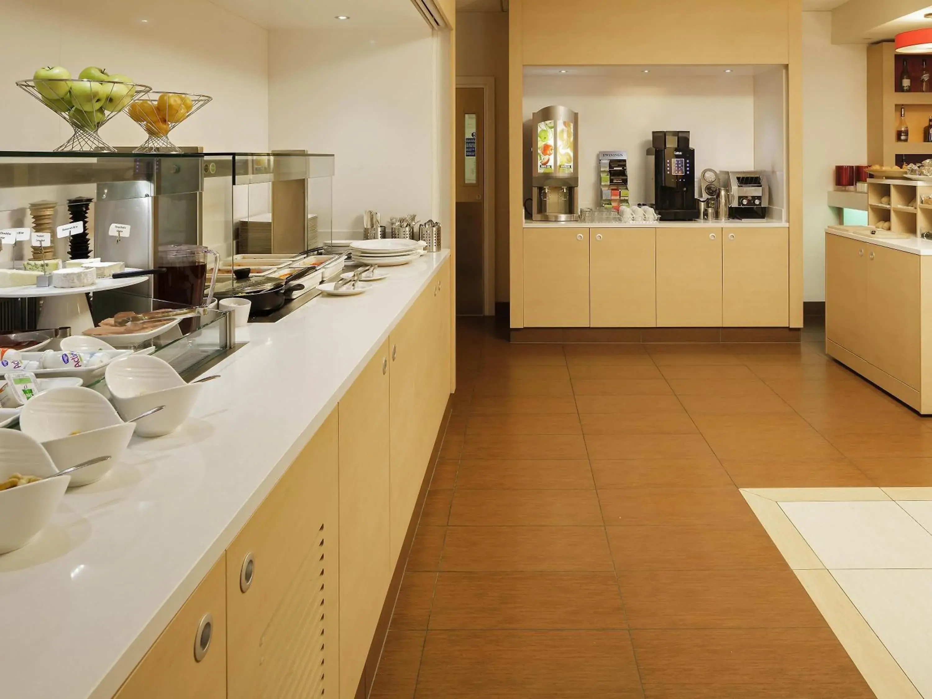 Restaurant/places to eat in ibis London Docklands Canary Wharf Restaurant/places to eat in ibis London Docklands Canary Wharf