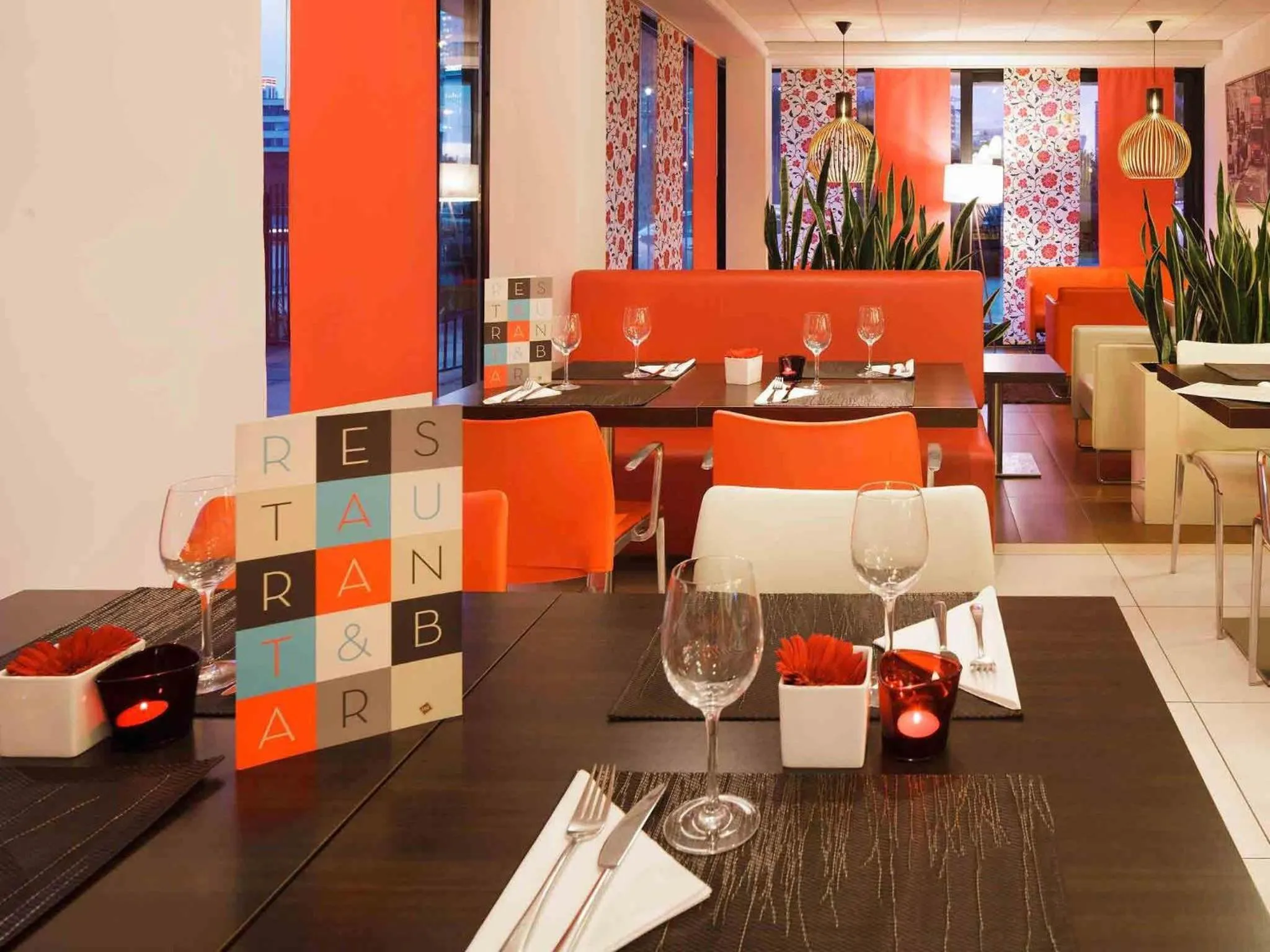 Restaurant/places to eat in ibis London Docklands Canary Wharf