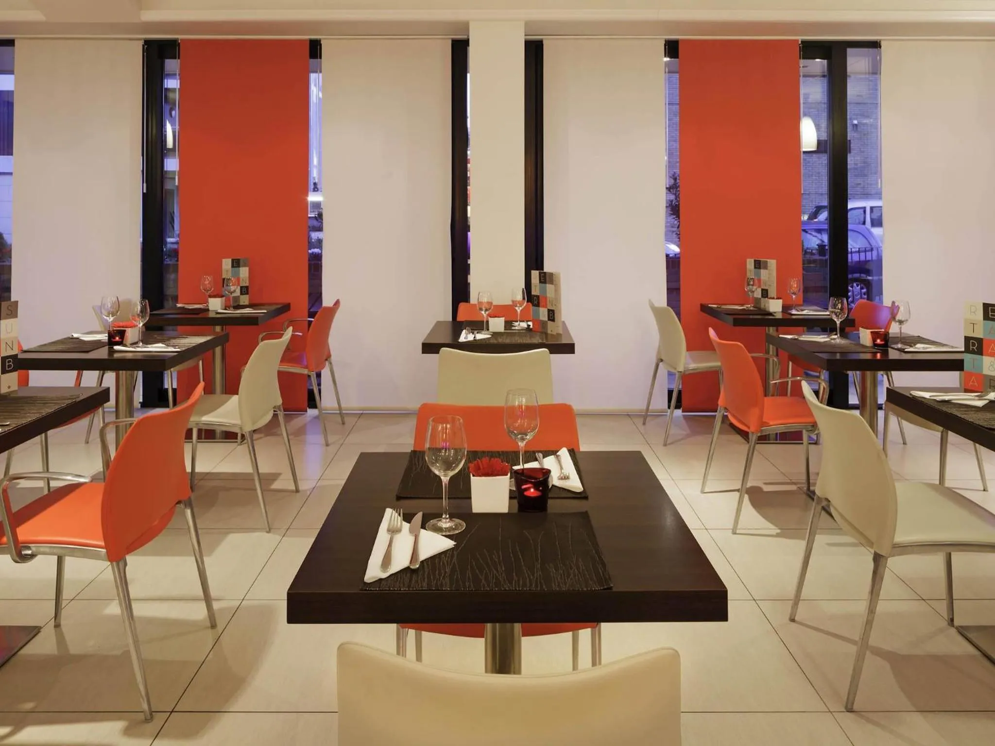 Restaurant/places to eat in ibis London Docklands Canary Wharf