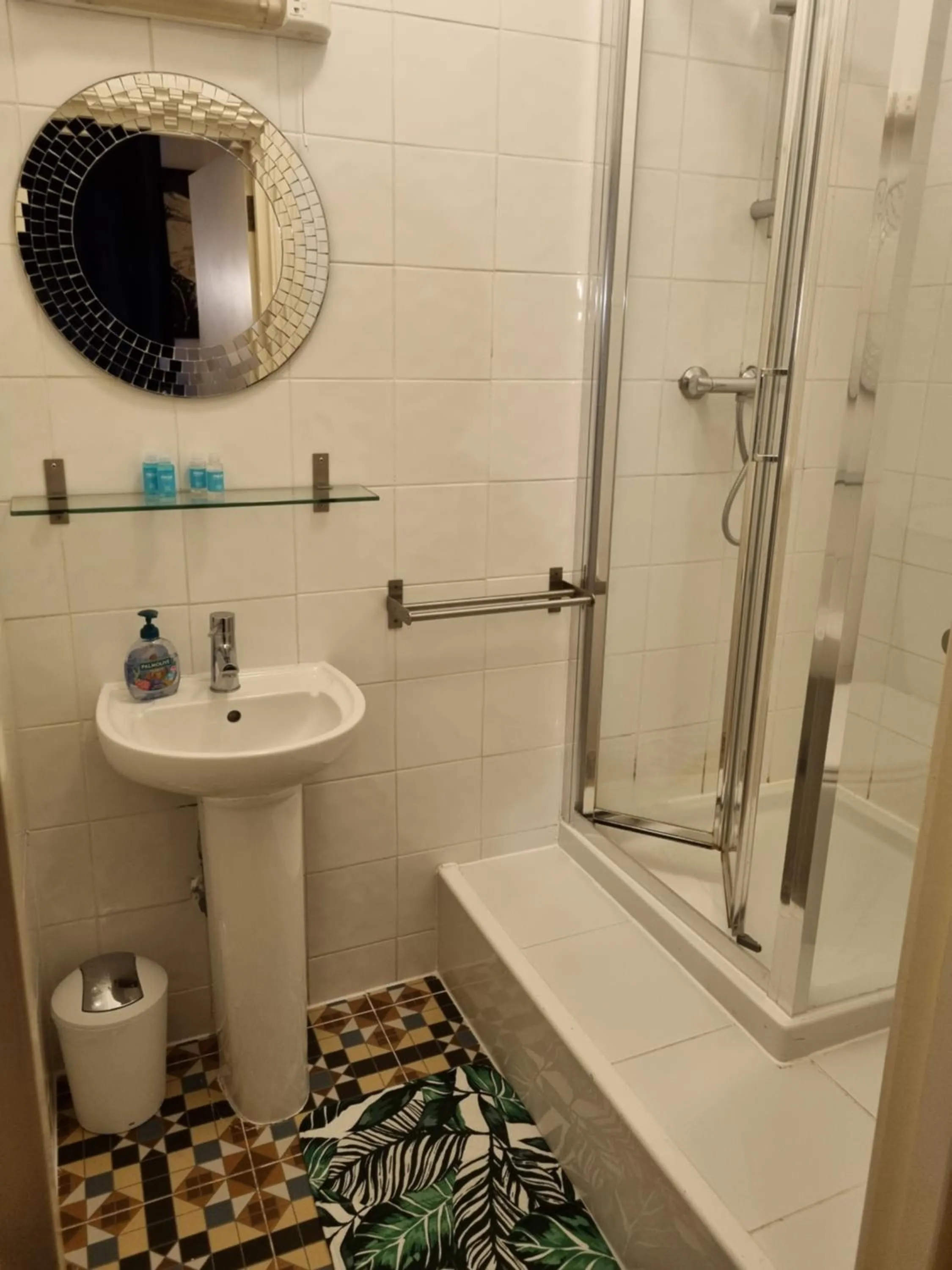 Shower in The Windmill Hotel