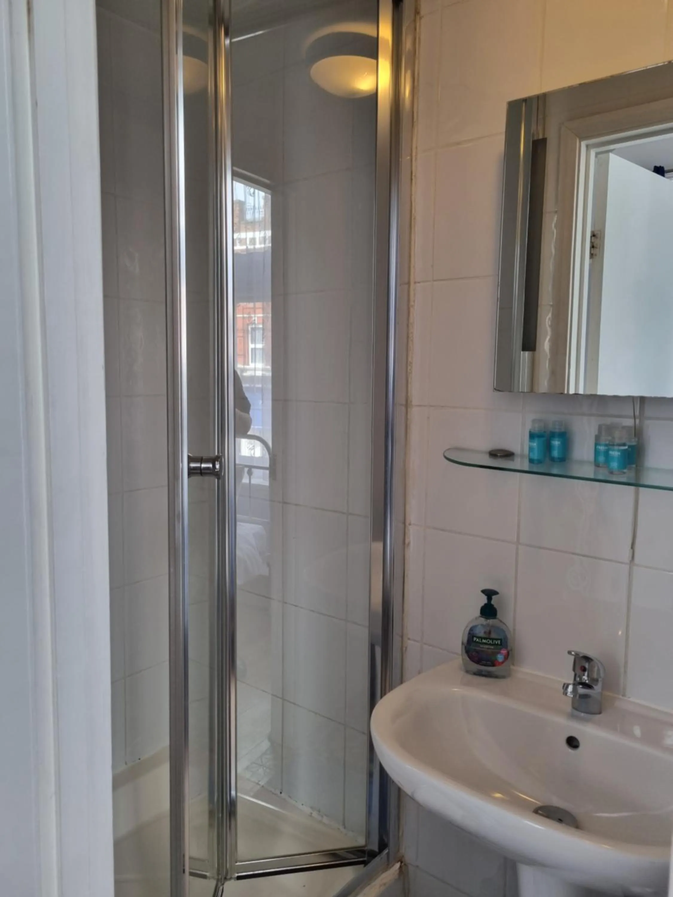 Shower in The Windmill Hotel