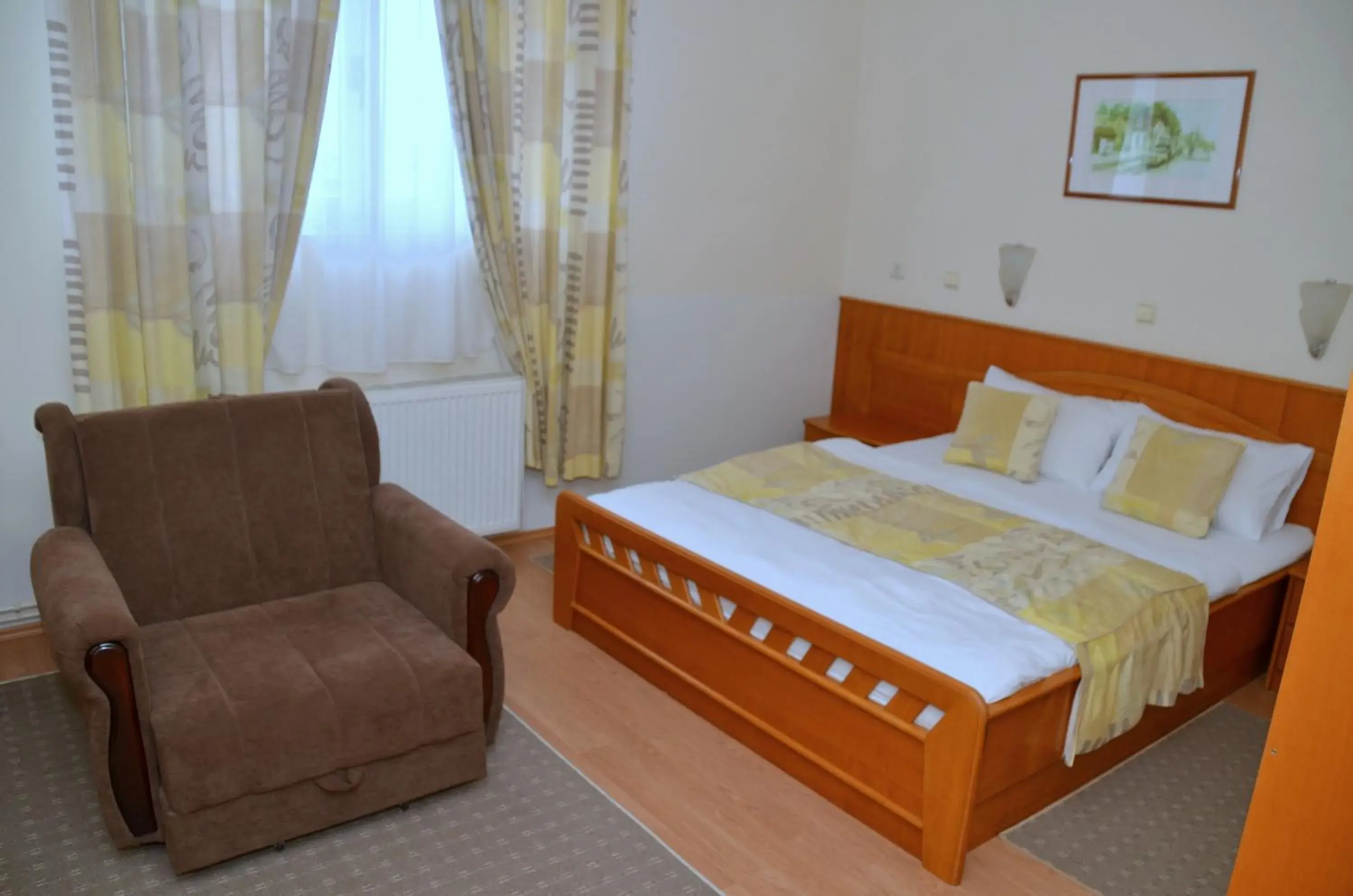 Comfort Single Room in Garni Hotel Lake Comfort Single Room in Garni Hotel Lake