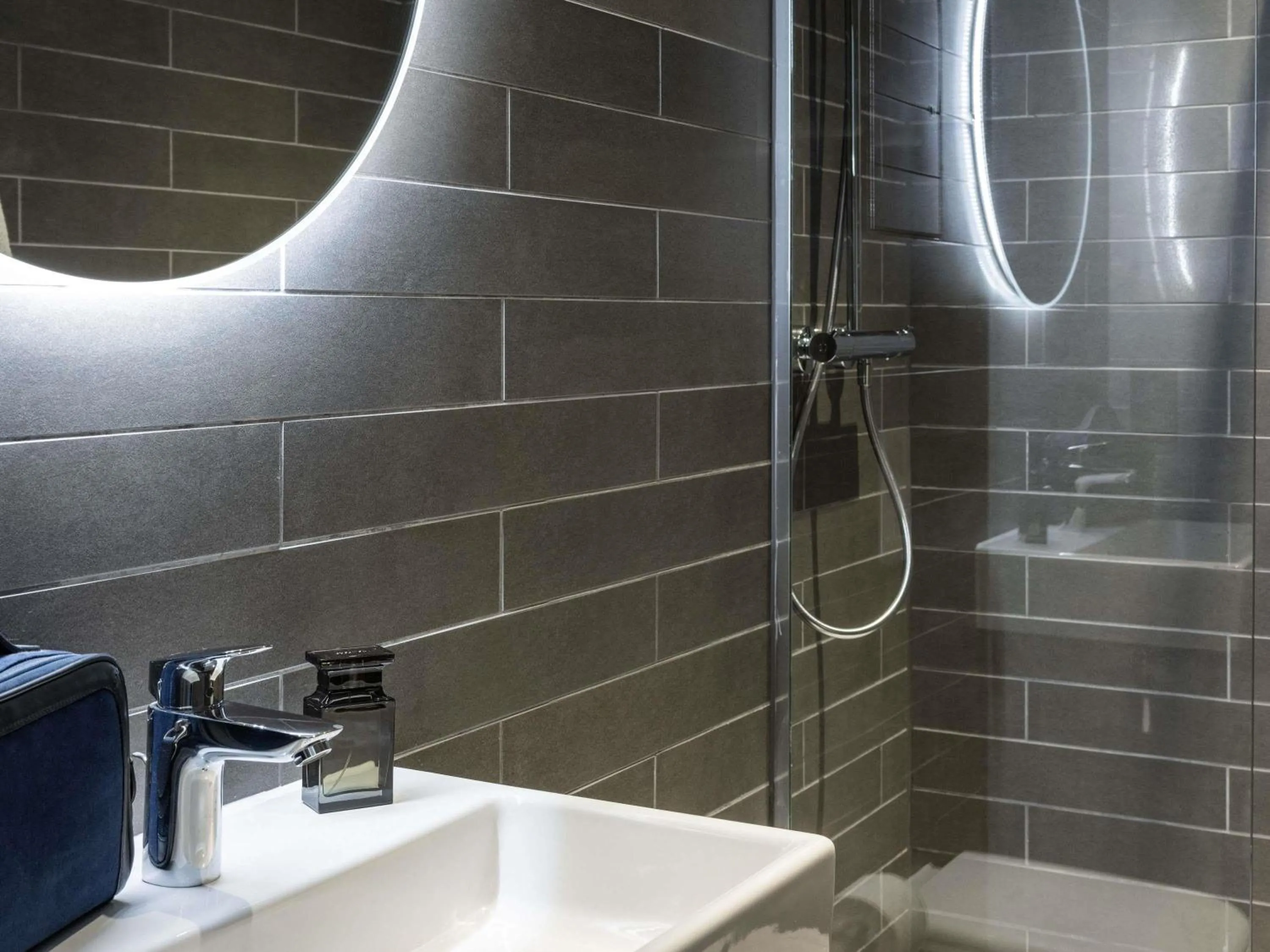 Bedroom in ibis Manchester Centre Princess Street