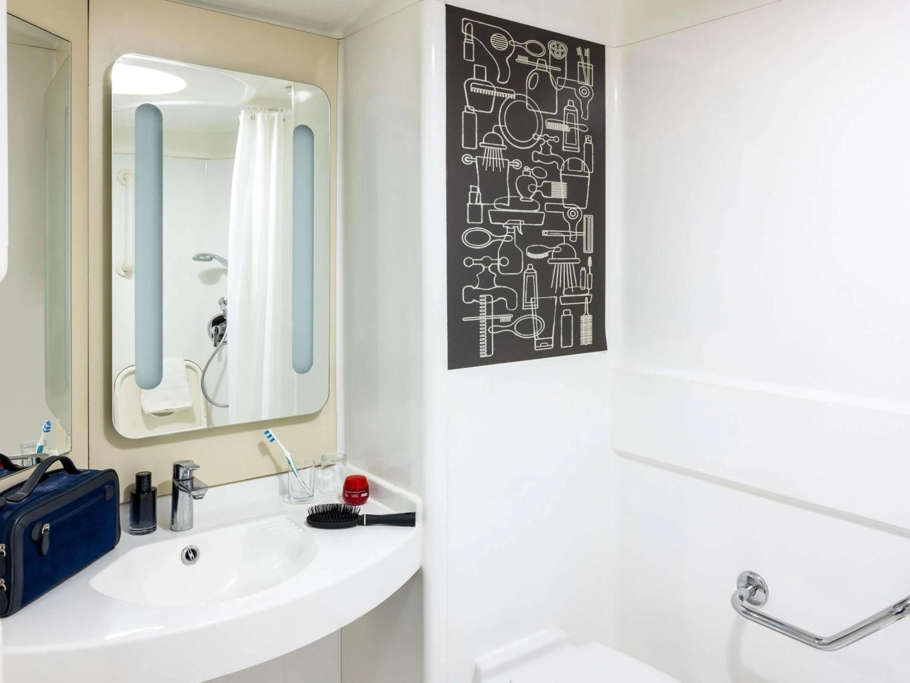 Bedroom in ibis Manchester Centre Princess Street