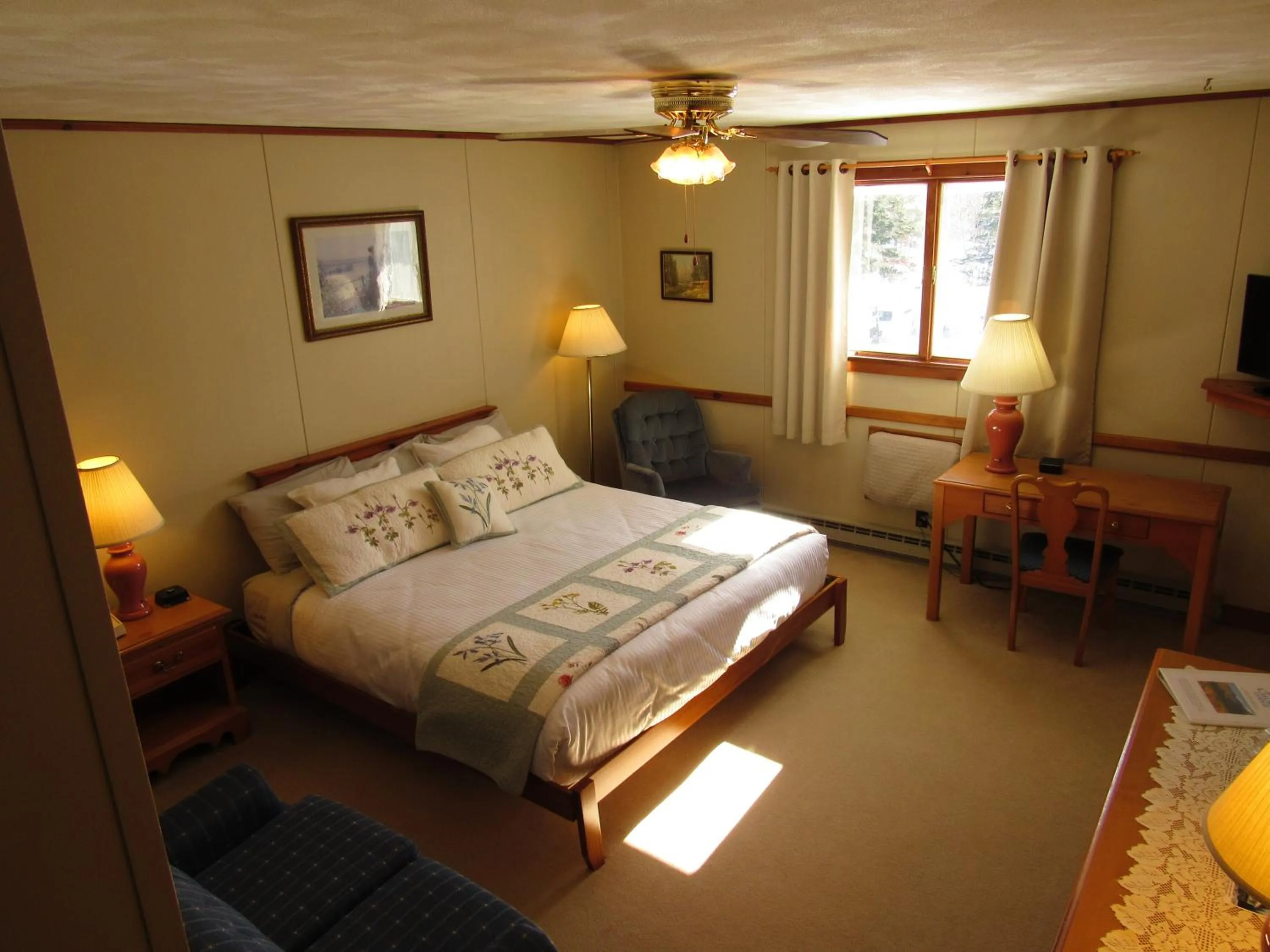 Bed in Carlson's Lodge