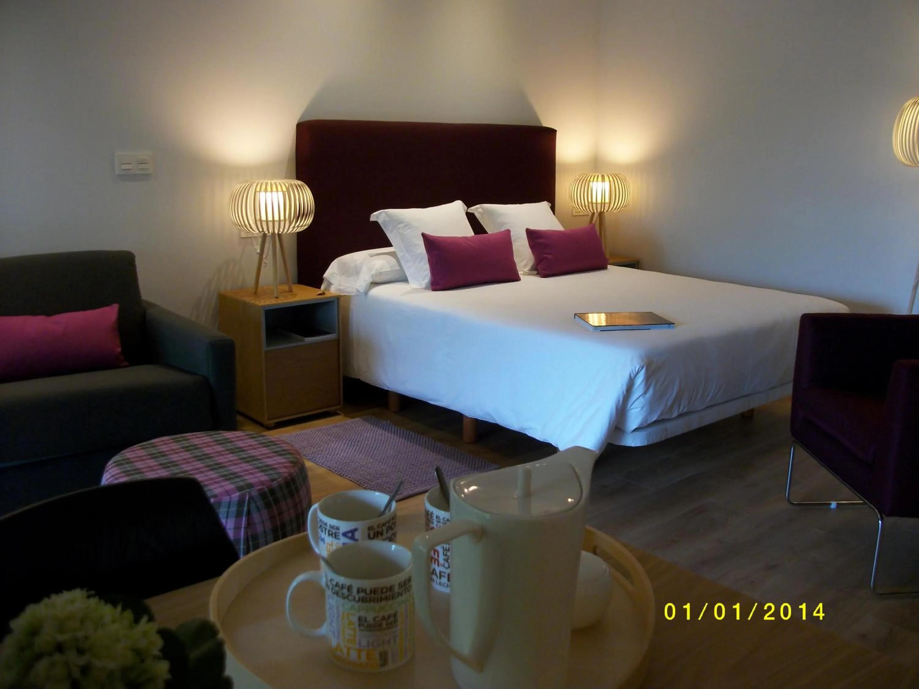 Living room, Bed in Apartamentos Casona de la Paca