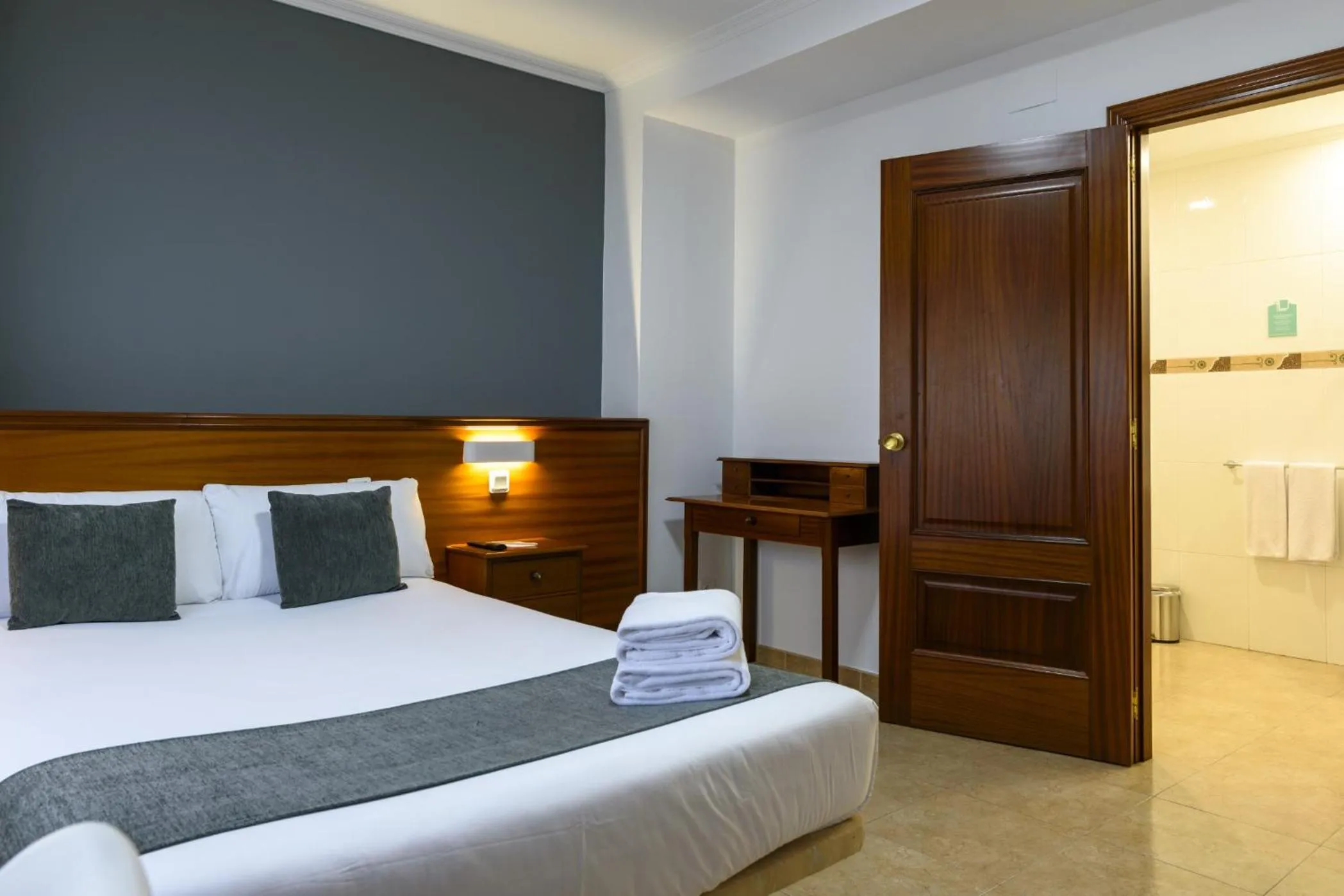 Bedroom, Bed in Hotel Alda Narón