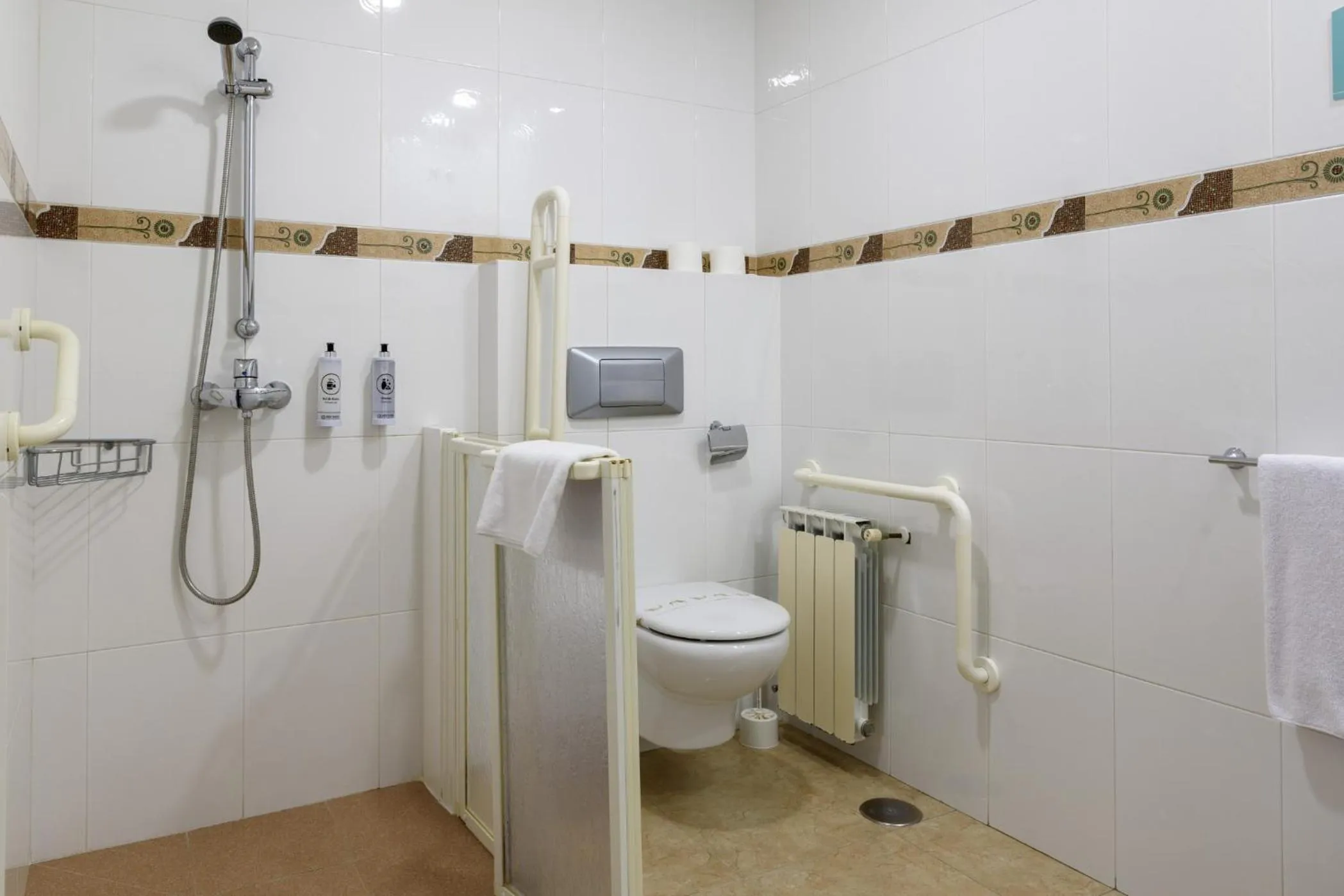 Bathroom in Hotel Alda Narón