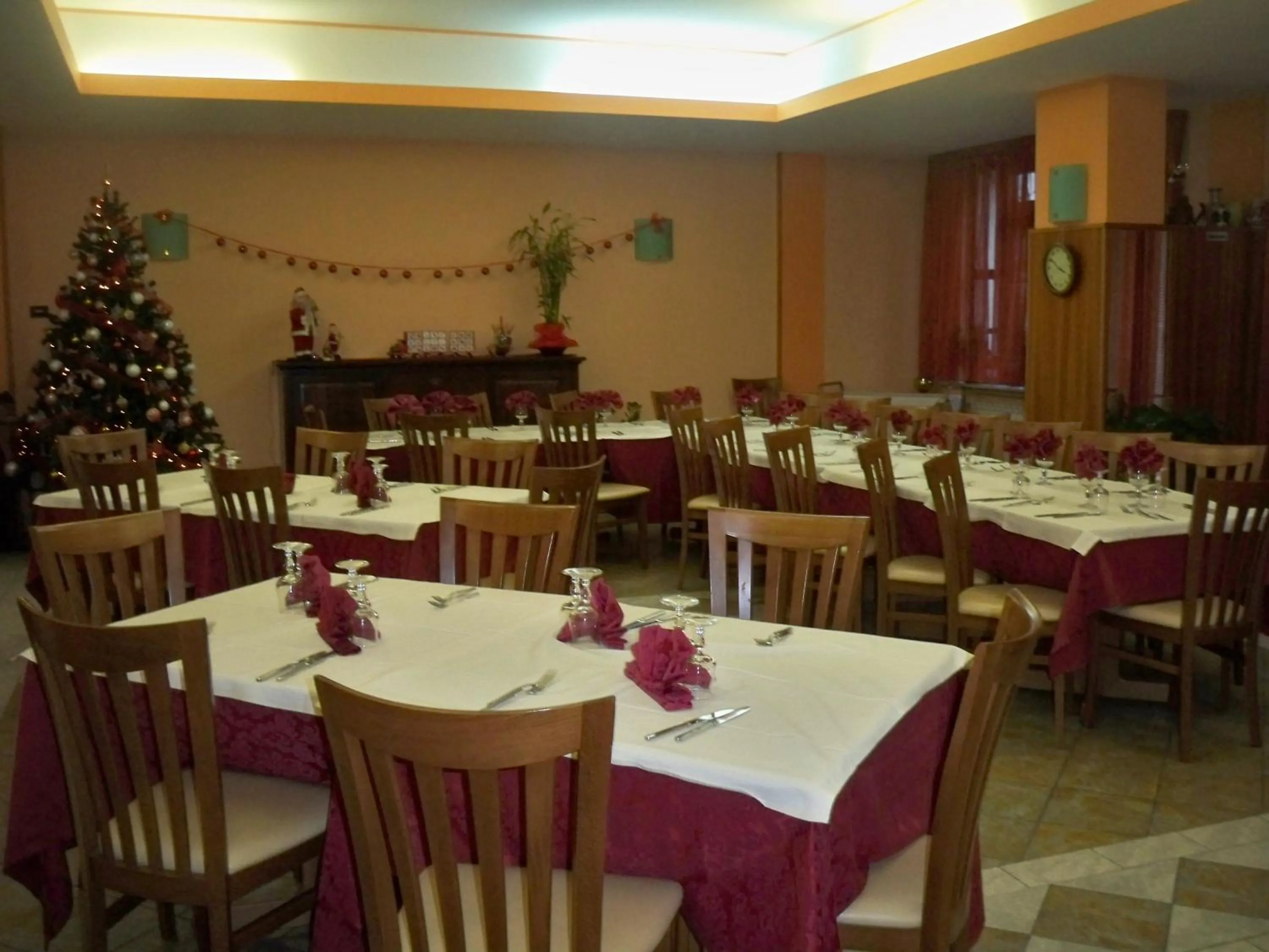 Restaurant/places to eat in Albergo Corradetti