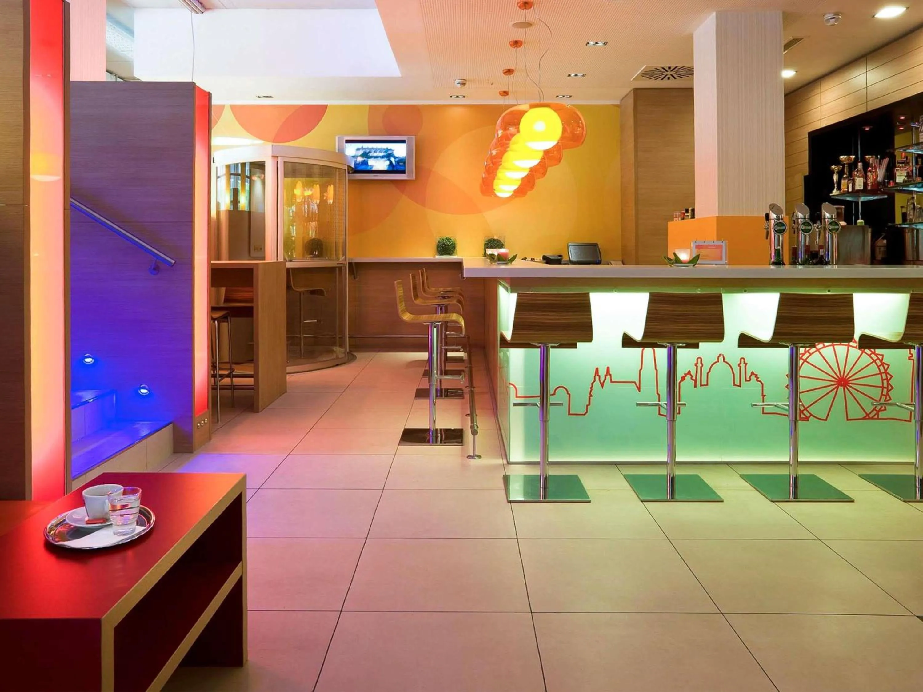 Lounge or bar in Ibis Wien Messe