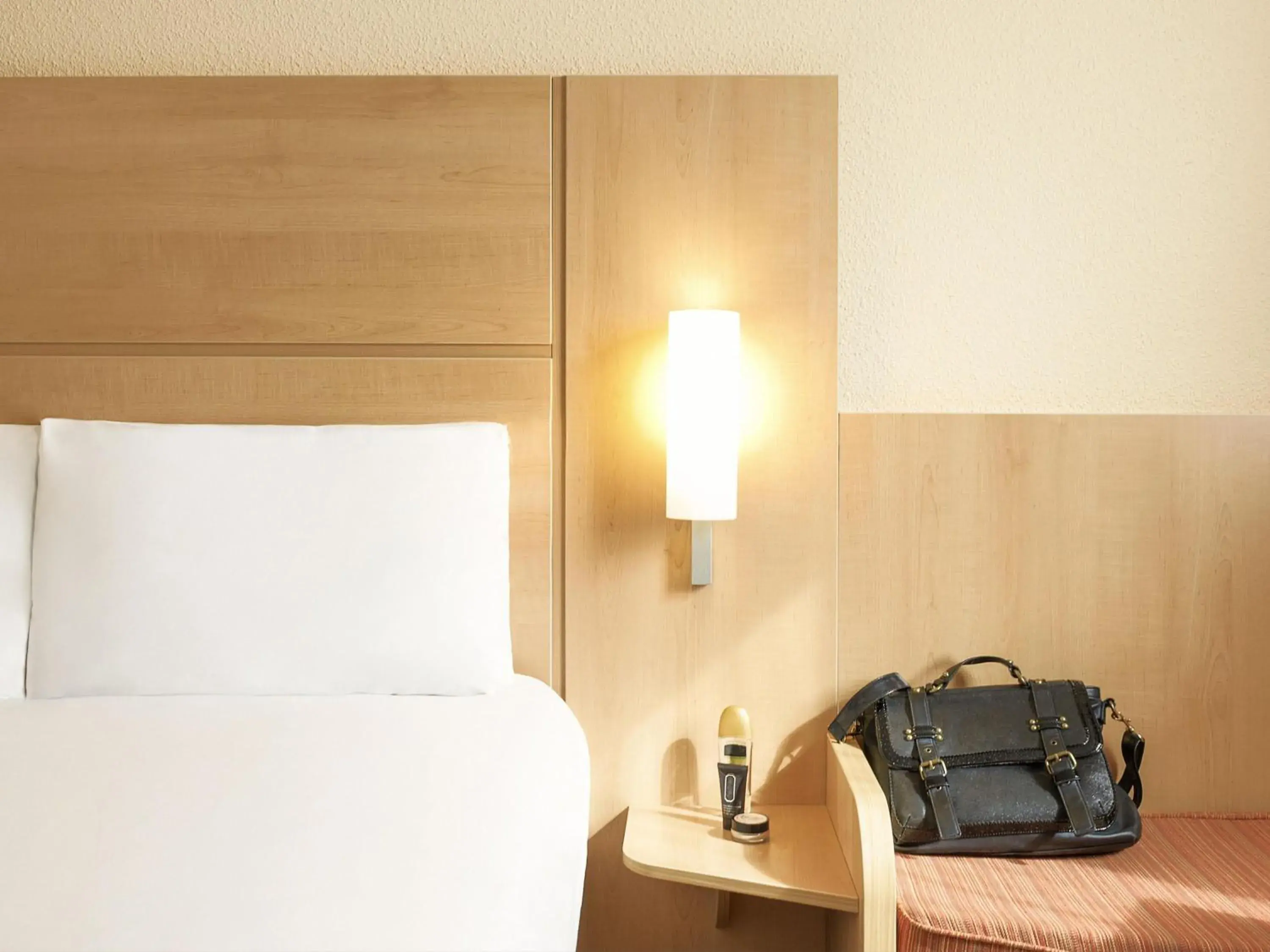 Bedroom, Bed in ibis Bristol Centre Bedroom, Bed in ibis Bristol Centre