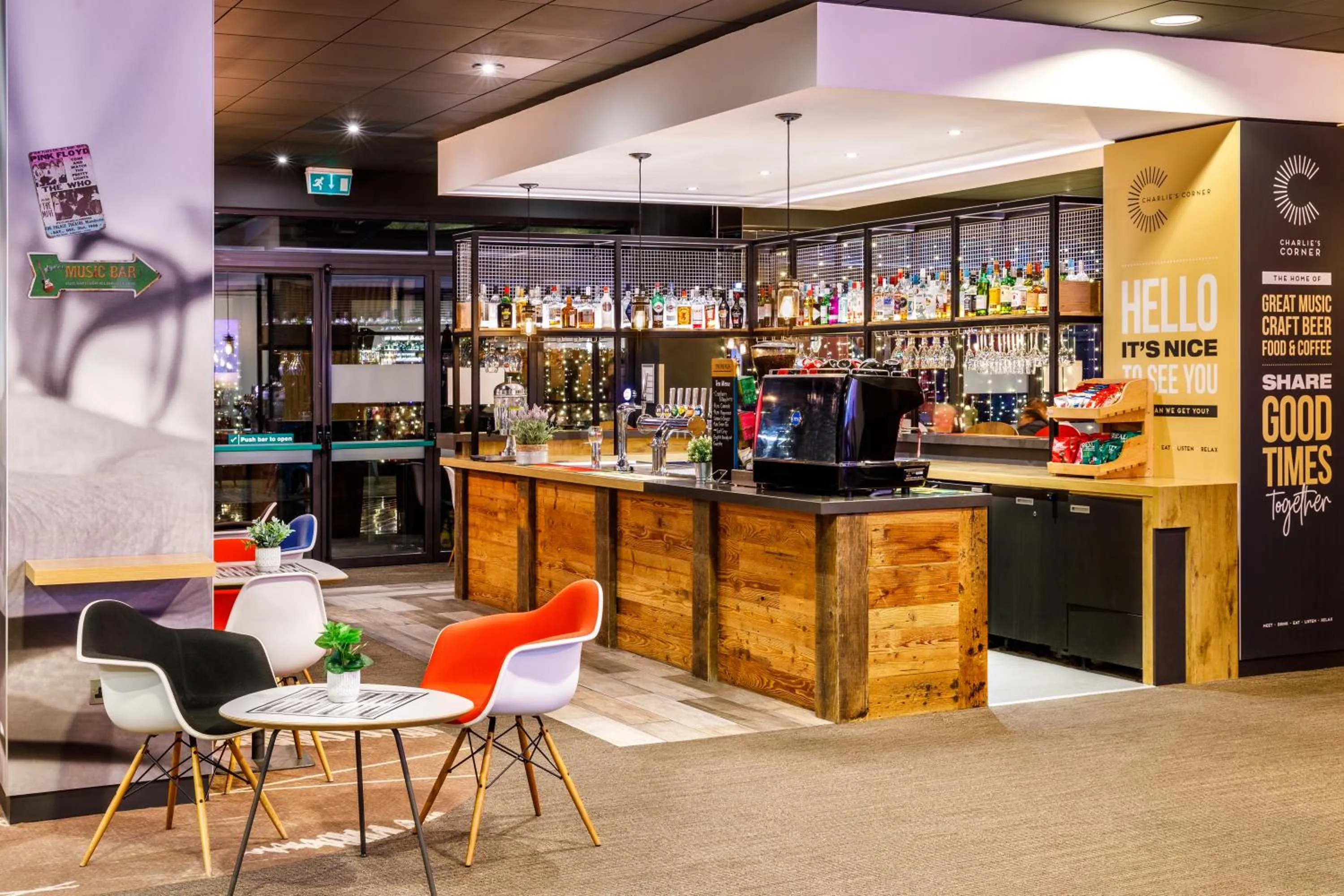 Lounge or bar in ibis Bristol Centre