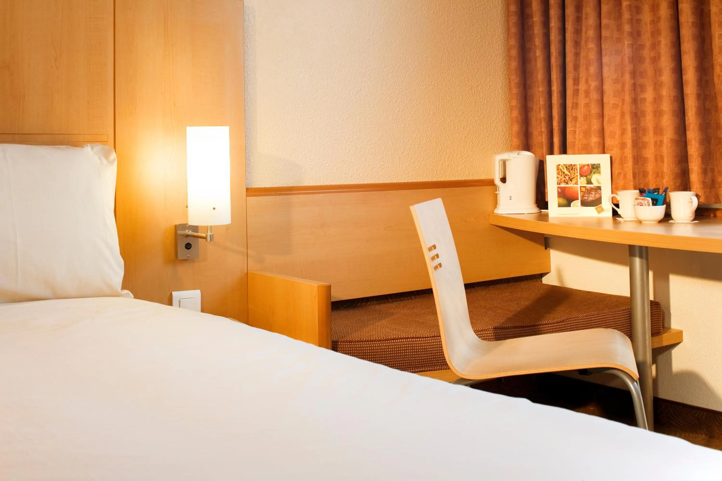 Coffee/tea facilities, Bed in ibis Bristol Centre