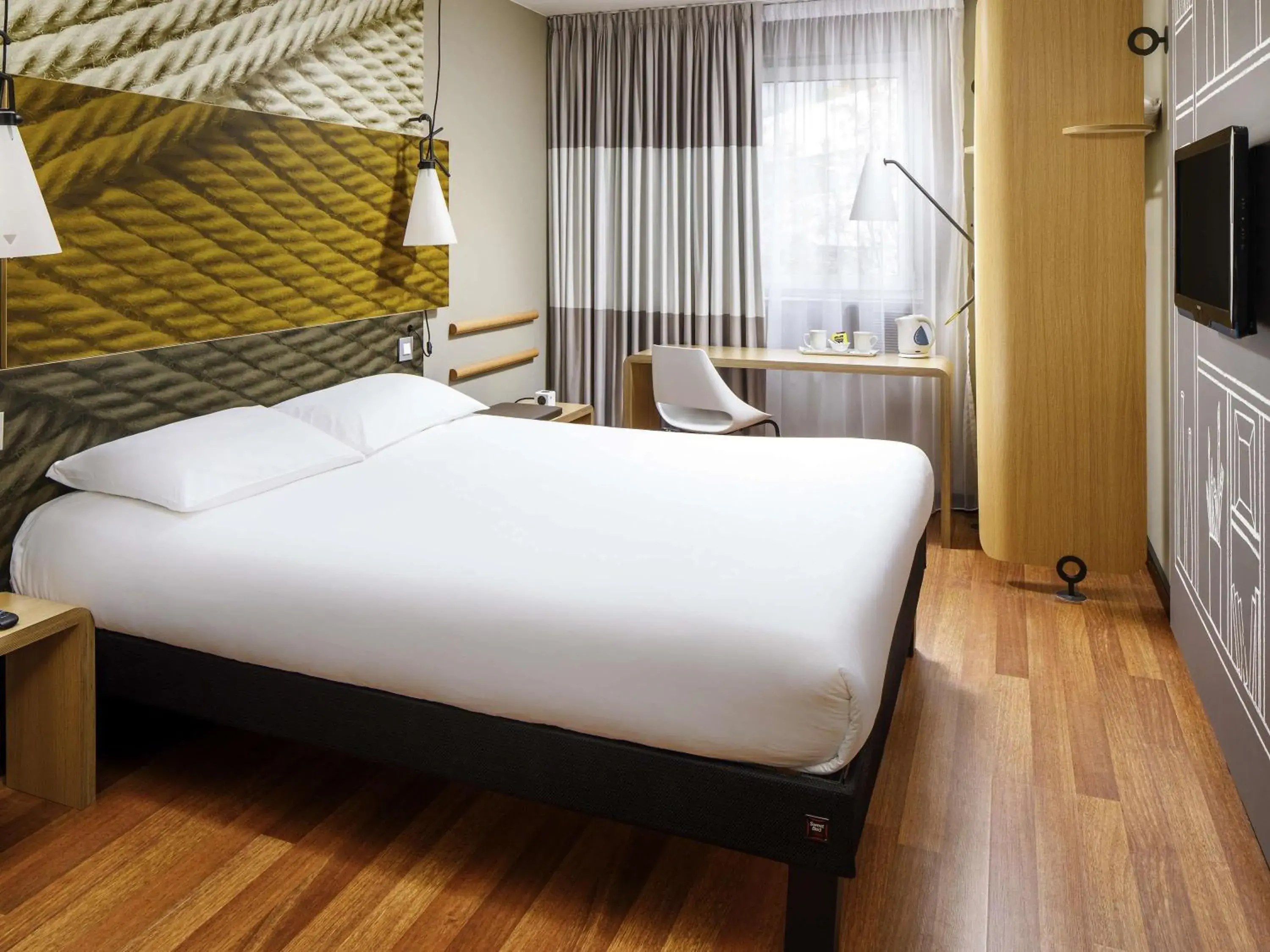 Bedroom, Bed in ibis Bristol Centre Bedroom, Bed in ibis Bristol Centre