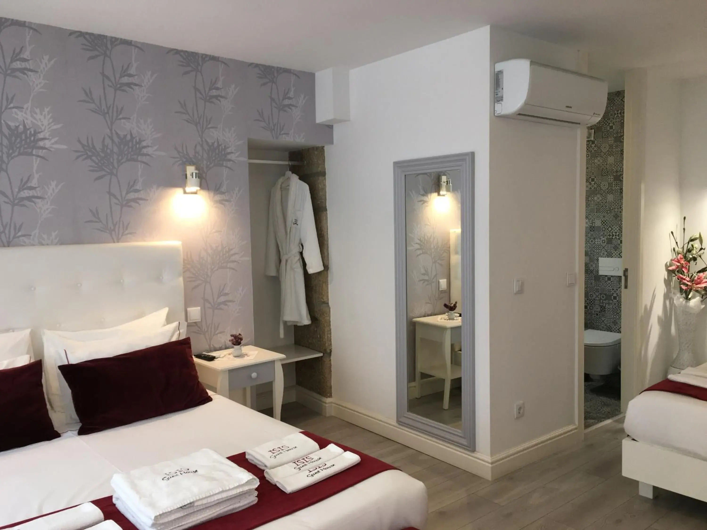 Double Room with Private Bathroom in ÍSIS Guest House Double Room with Private Bathroom in ÍSIS Guest House
