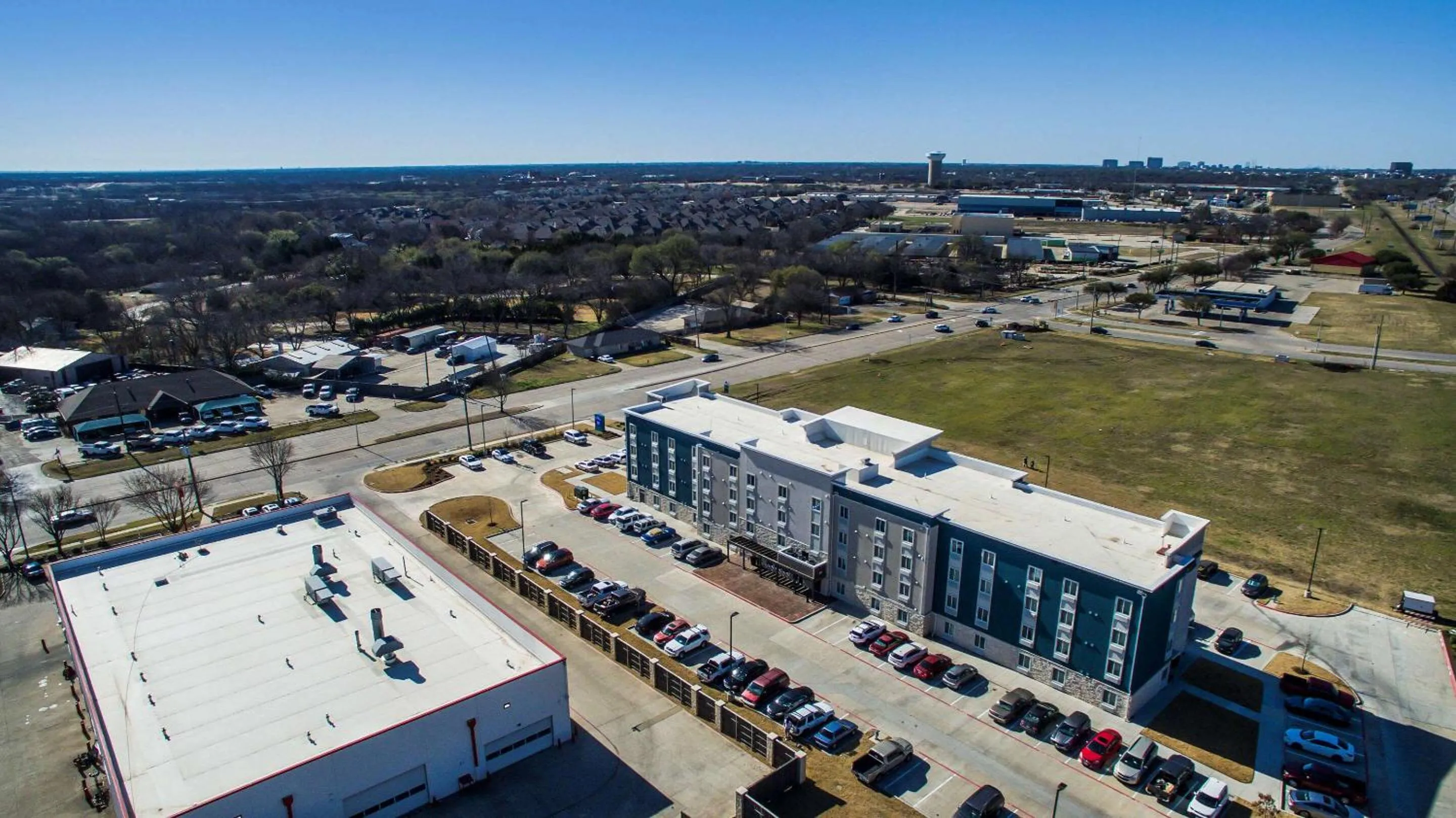 Property building in WoodSpring Suites Dallas Plano Central Legacy Drive