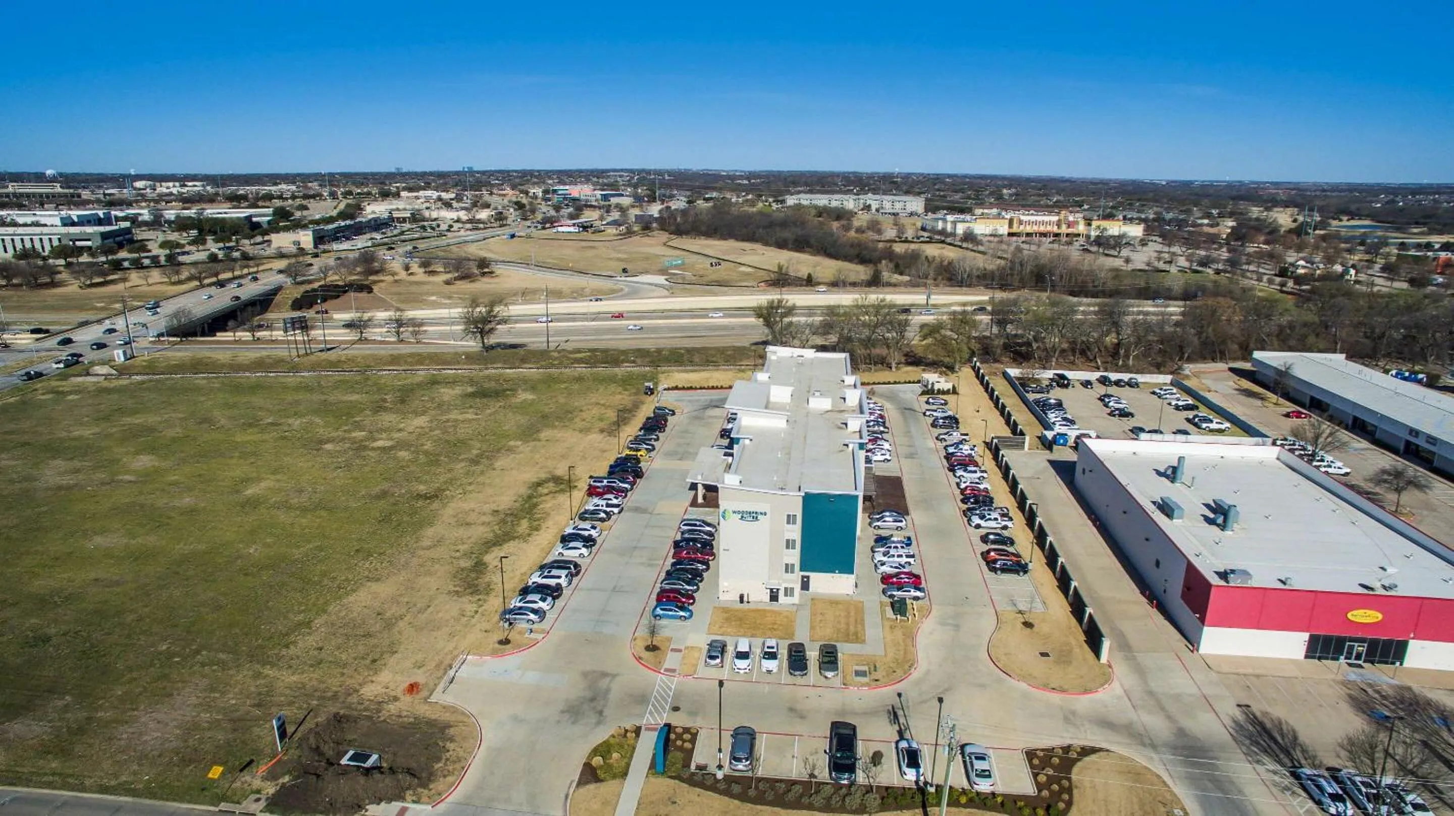 Property building in WoodSpring Suites Dallas Plano Central Legacy Drive