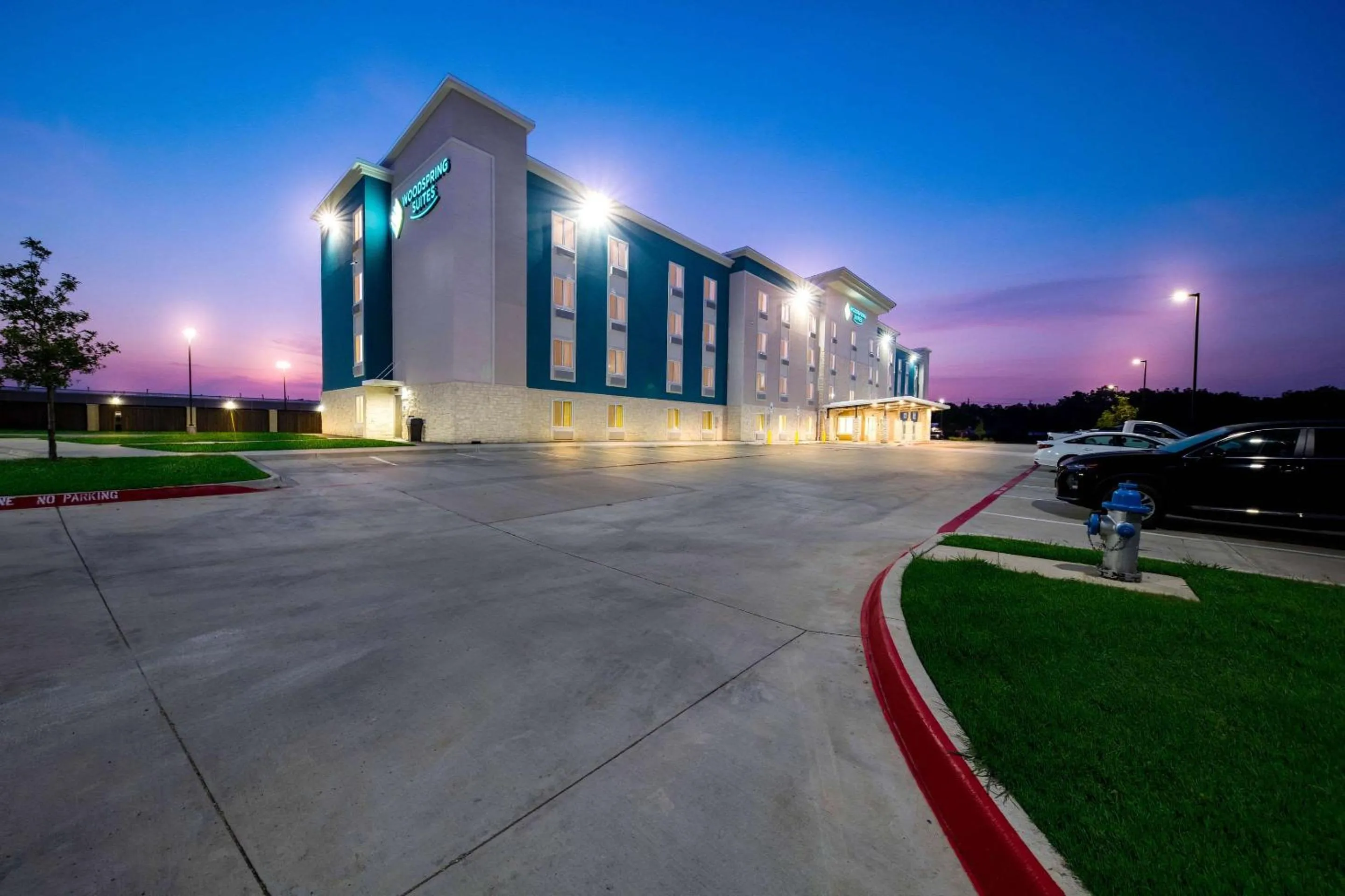 Property building in WoodSpring Suites Dallas Plano Central Legacy Drive