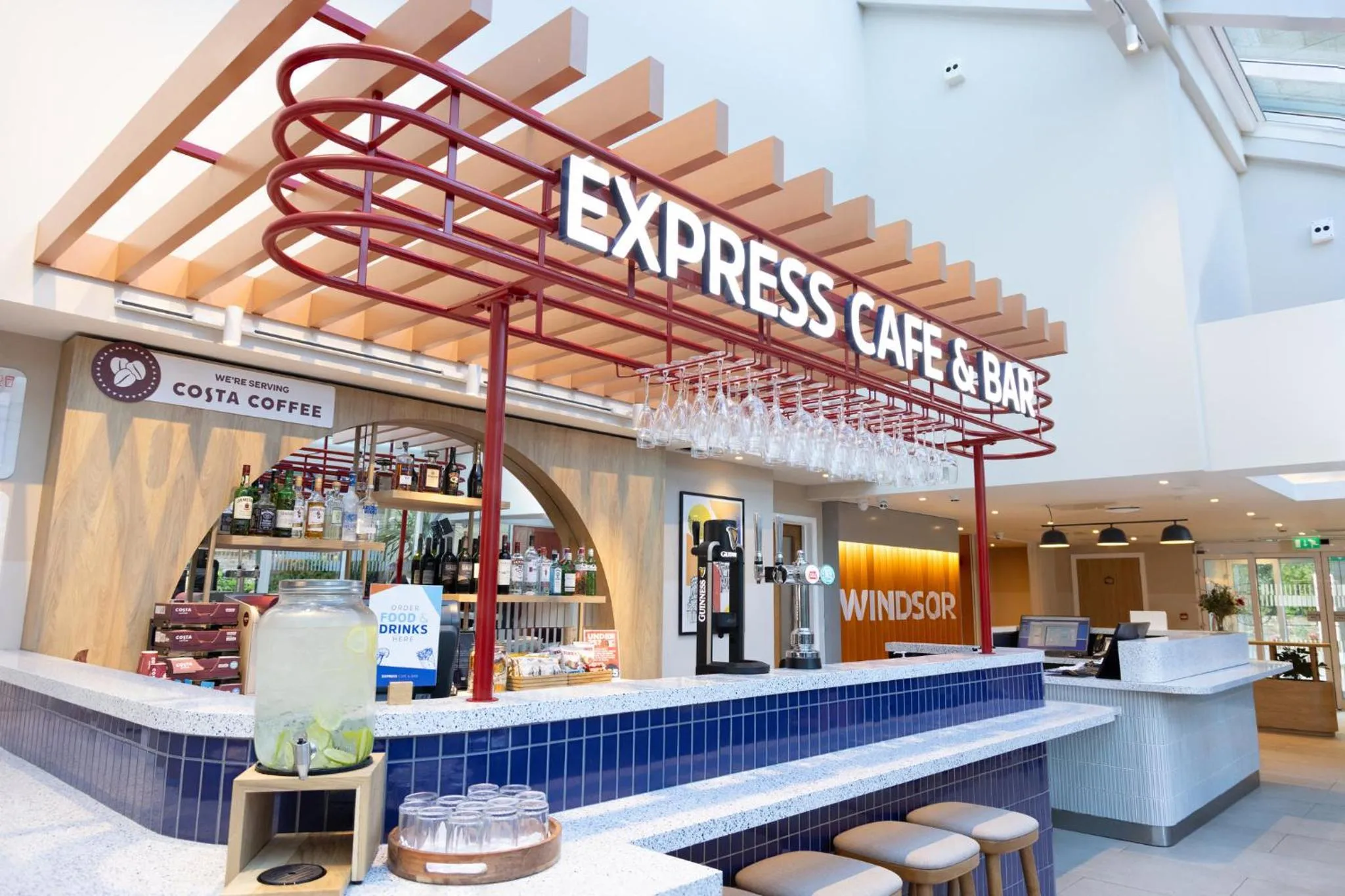 Lobby or reception in Holiday Inn Express Windsor by IHG