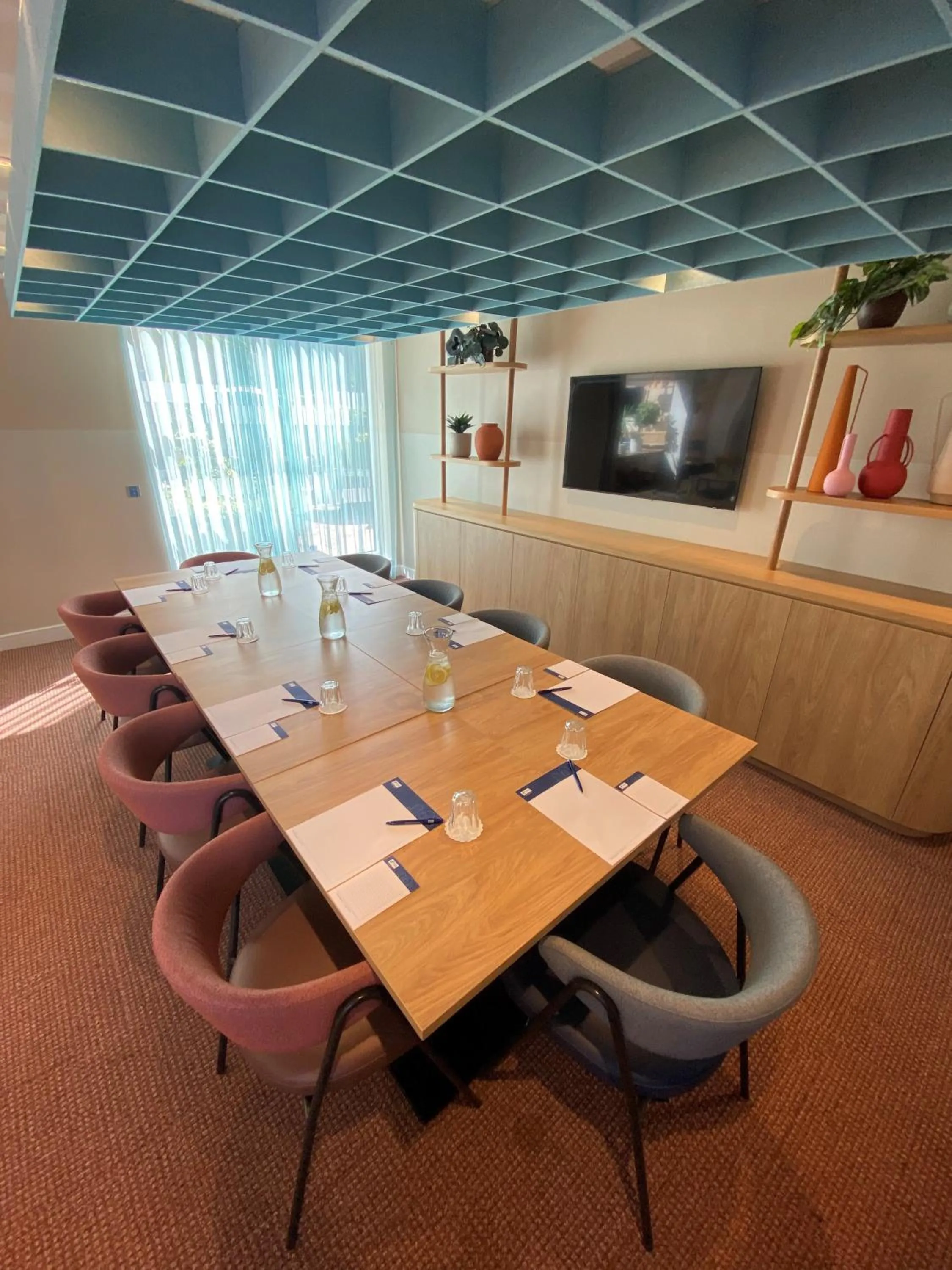 Meeting/conference room in Holiday Inn Express Windsor by IHG