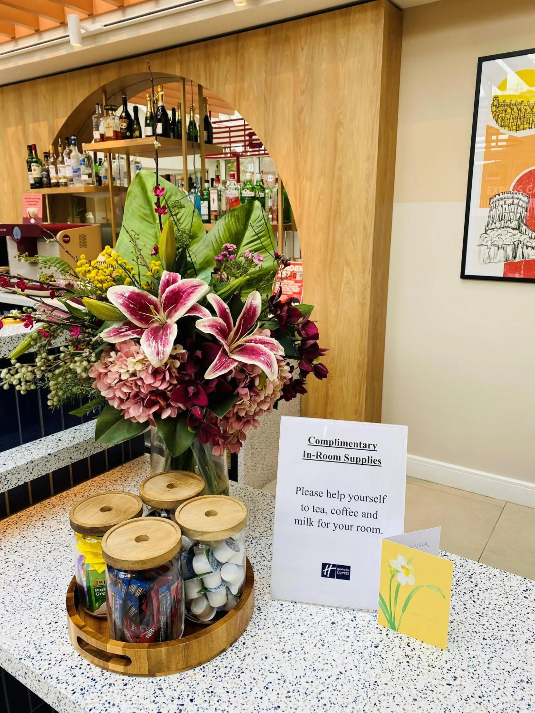 Lounge or bar in Holiday Inn Express Windsor by IHG