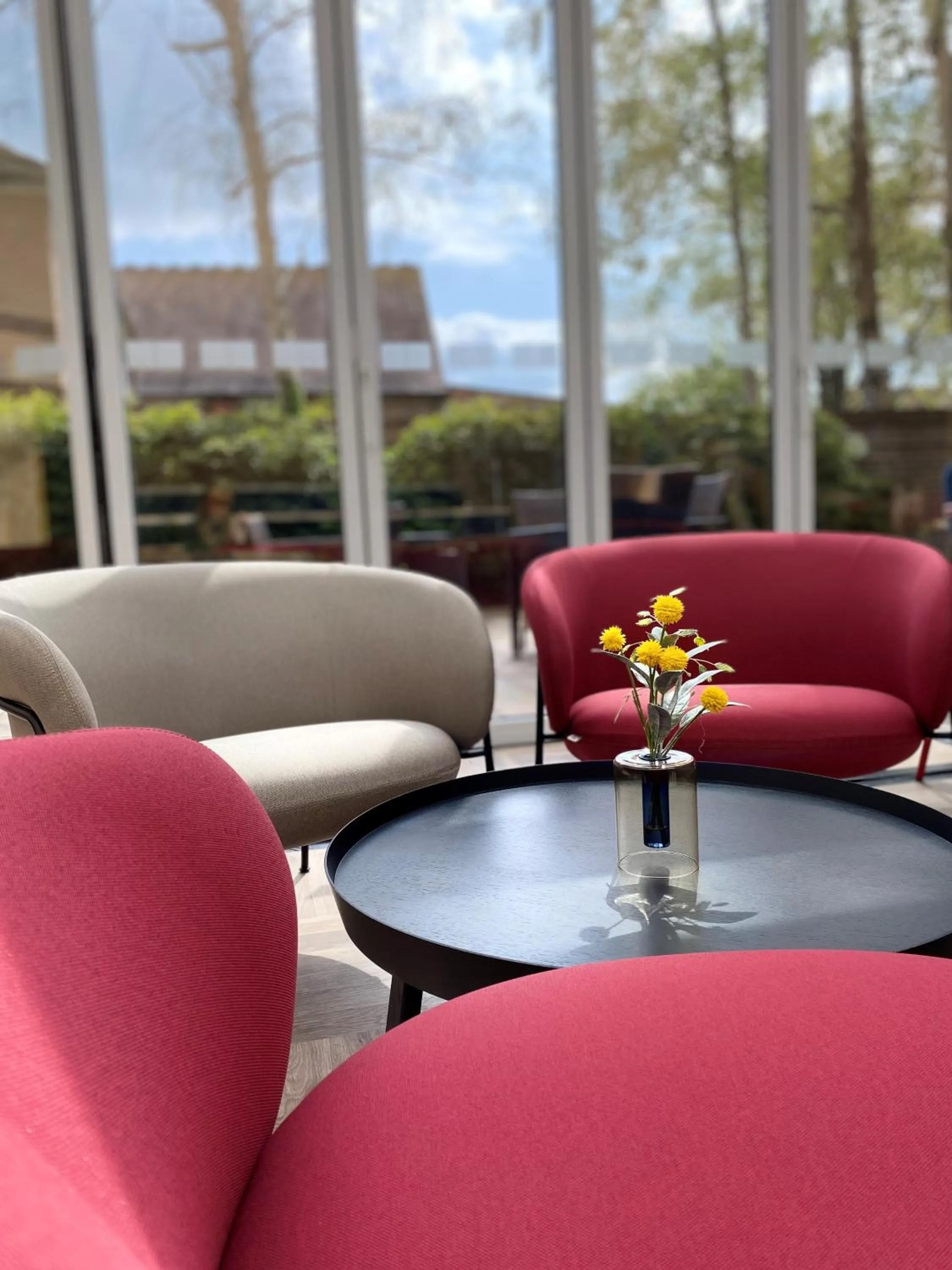 Lobby or reception in Holiday Inn Express Windsor by IHG