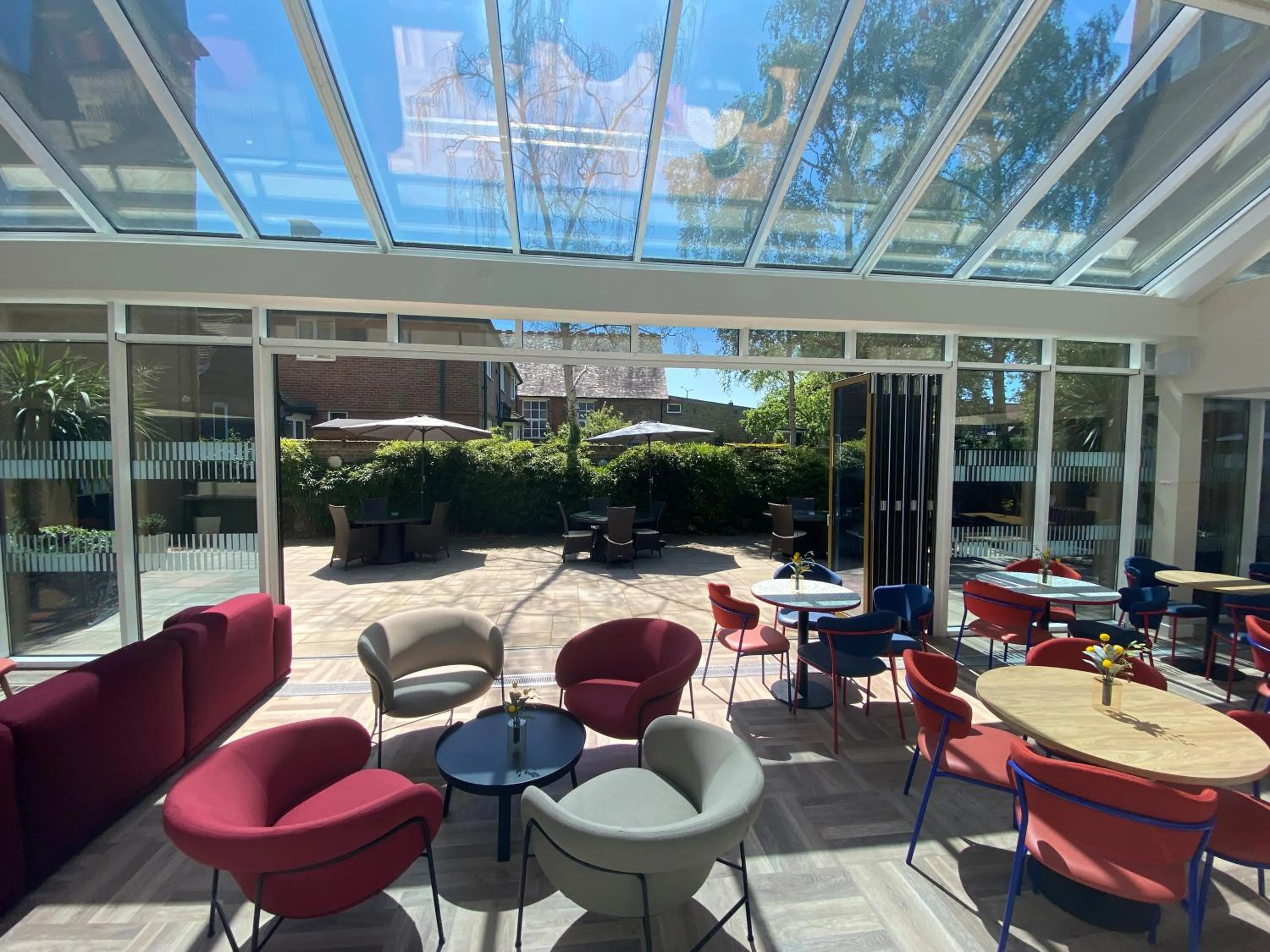 Lobby or reception in Holiday Inn Express Windsor by IHG