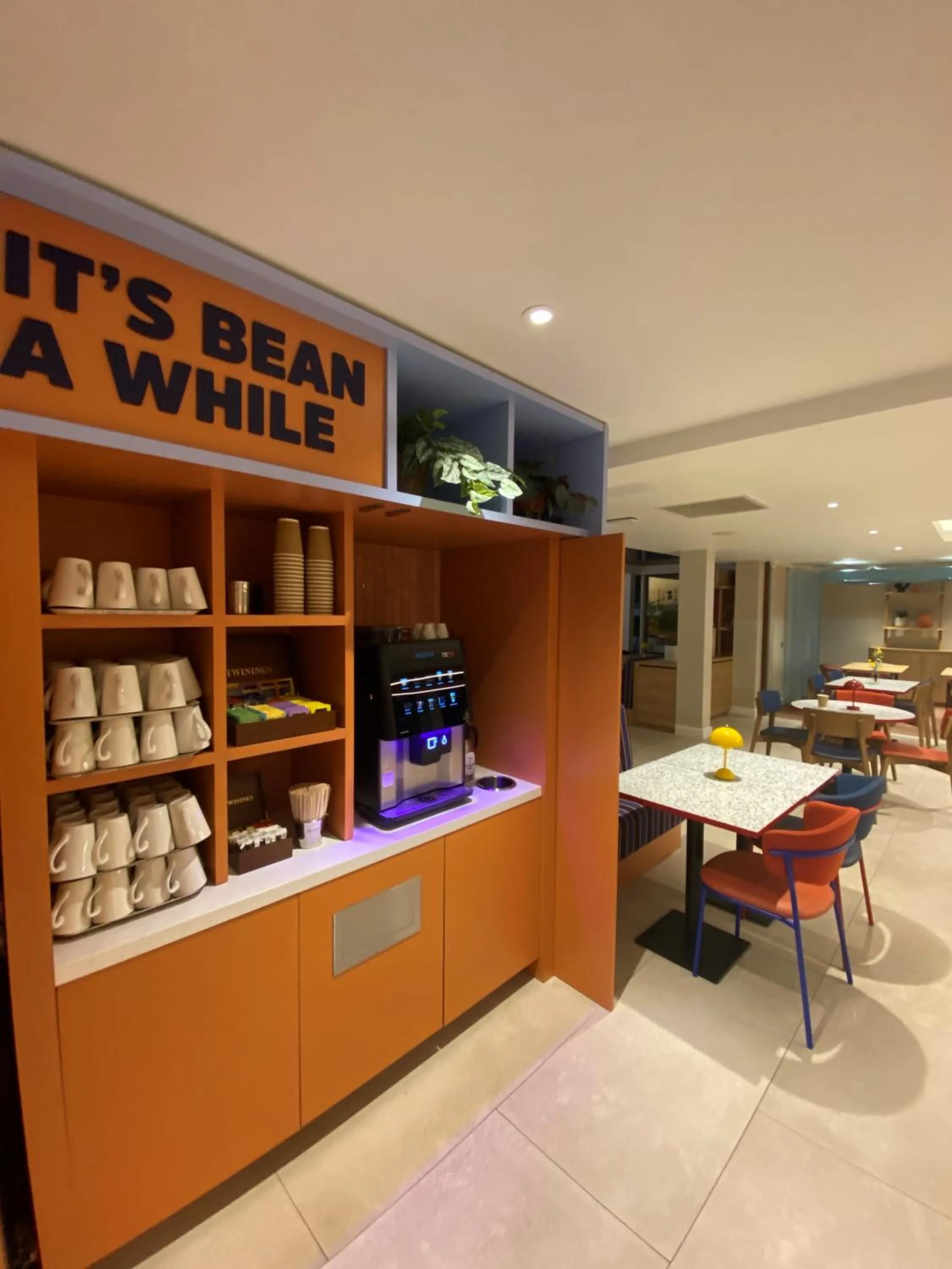 Breakfast in Holiday Inn Express Windsor by IHG