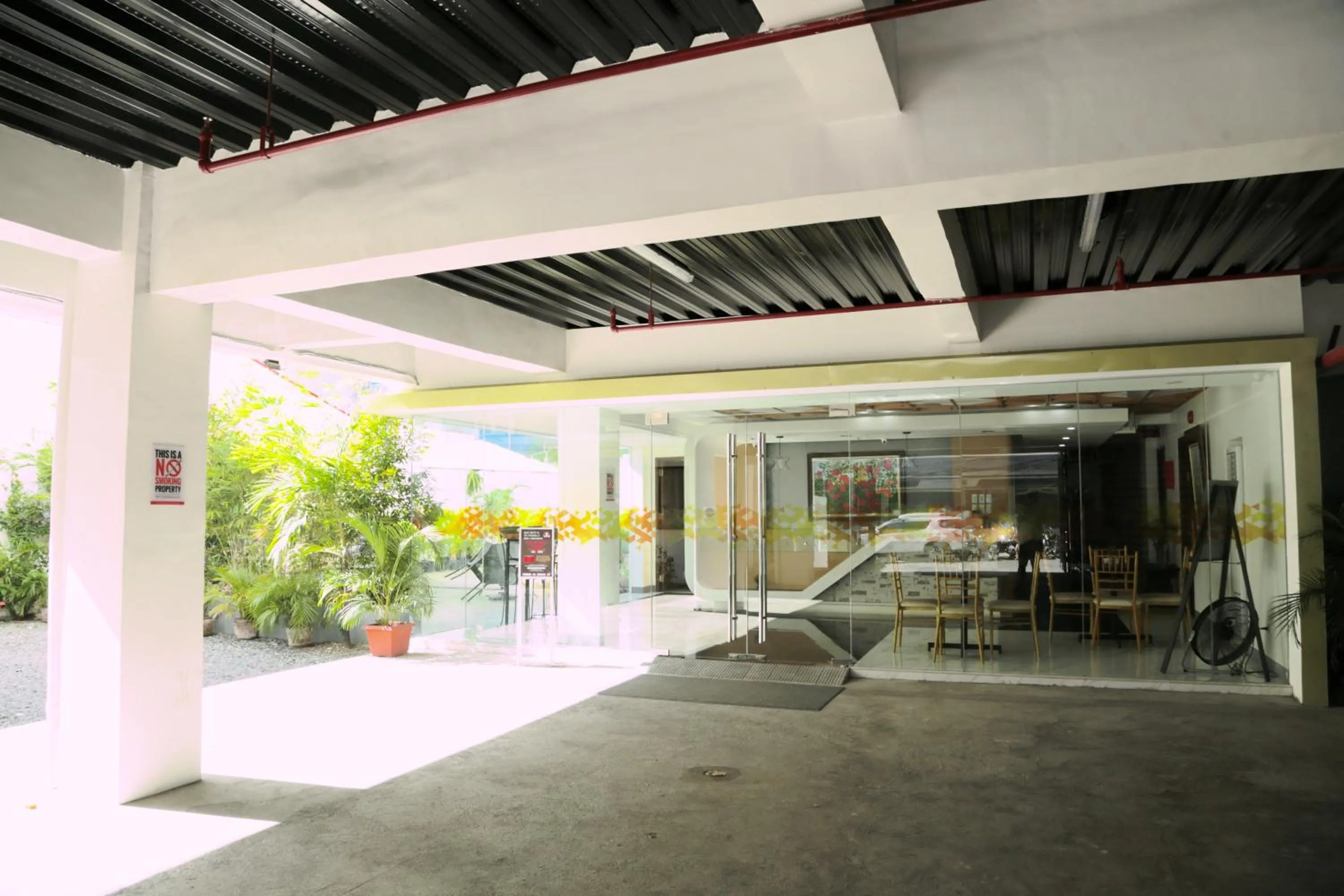 Facade/entrance in Travelbee Fuente Inn