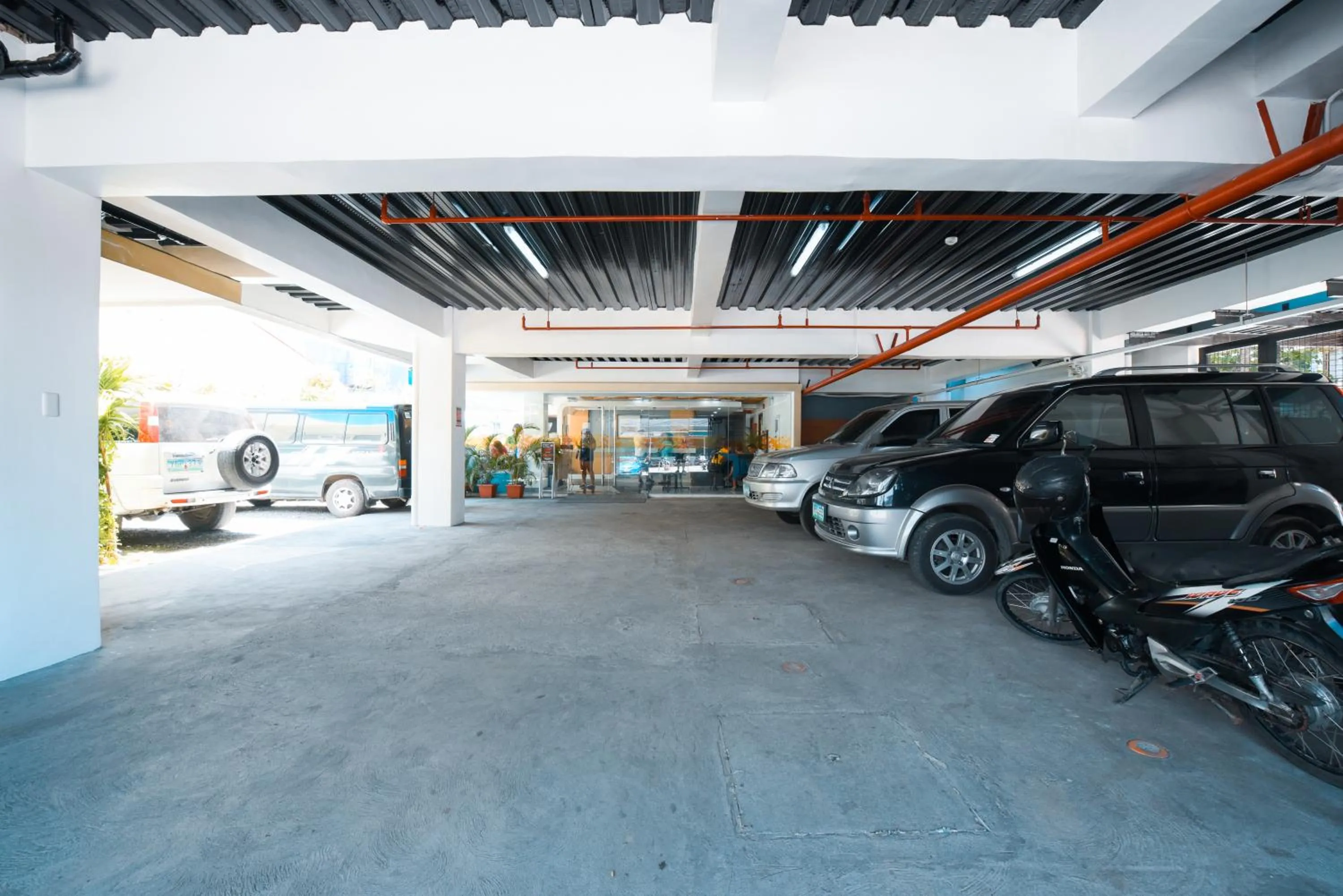 Parking in Travelbee Fuente Inn