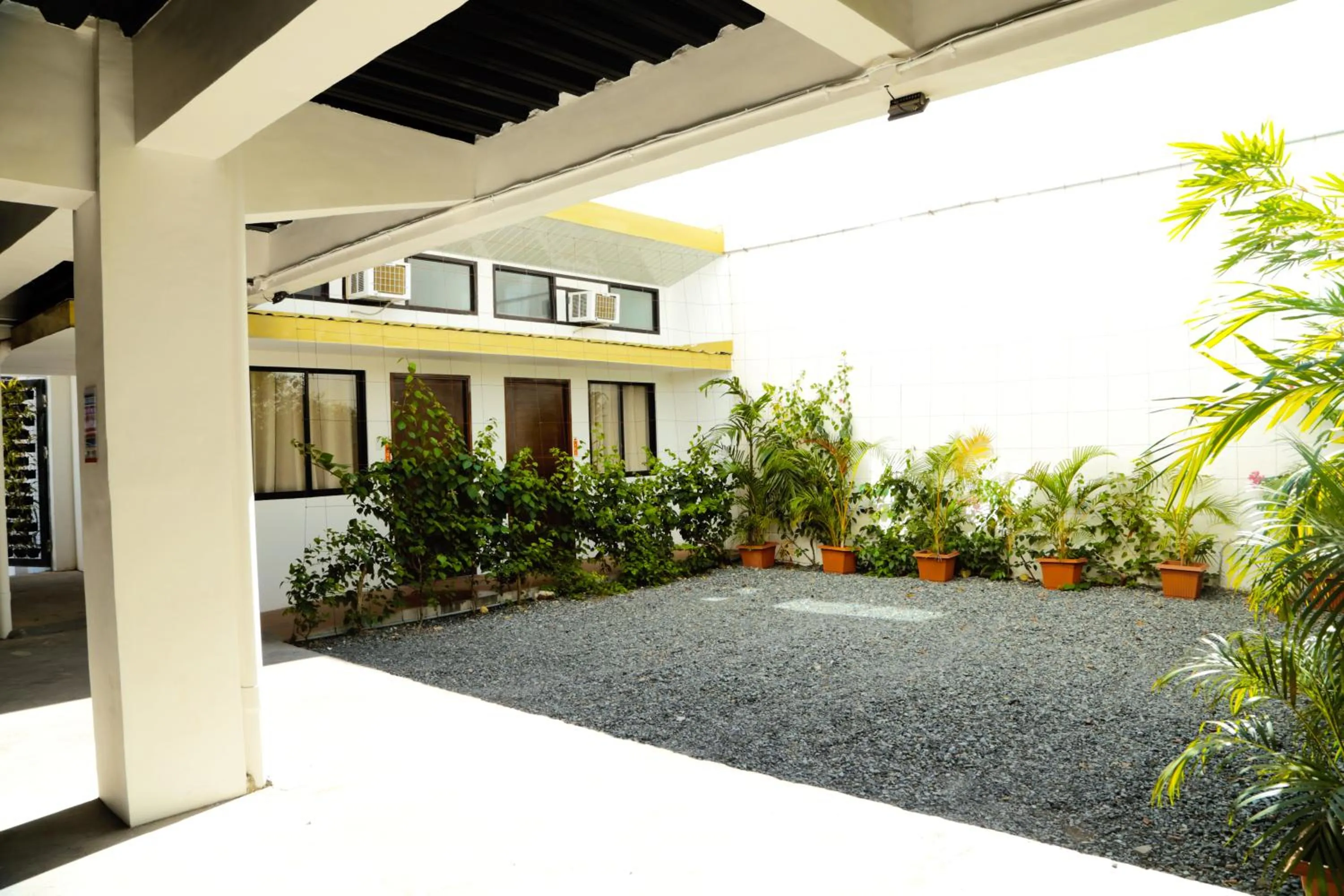 Garden view in Travelbee Fuente Inn