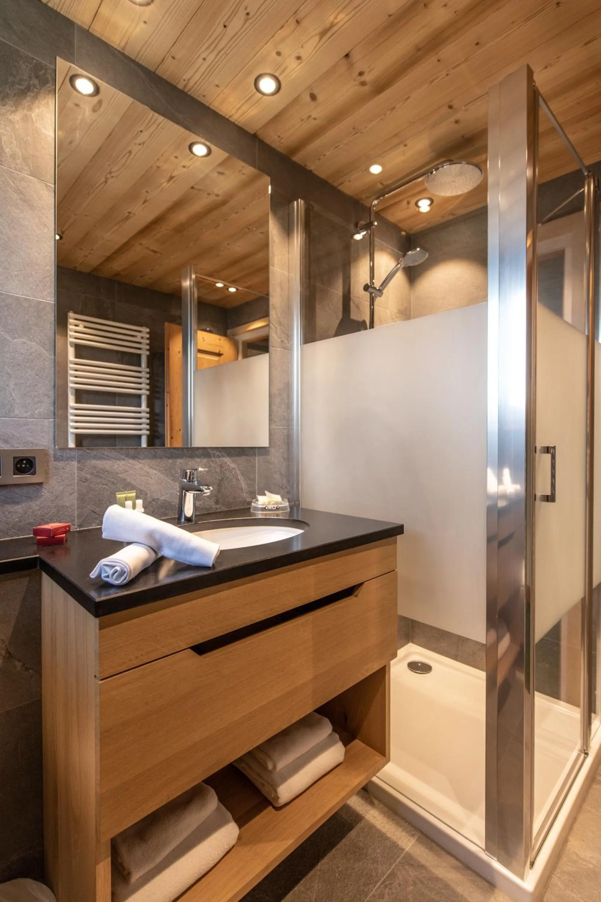 Shower in Le Chamois d'Or