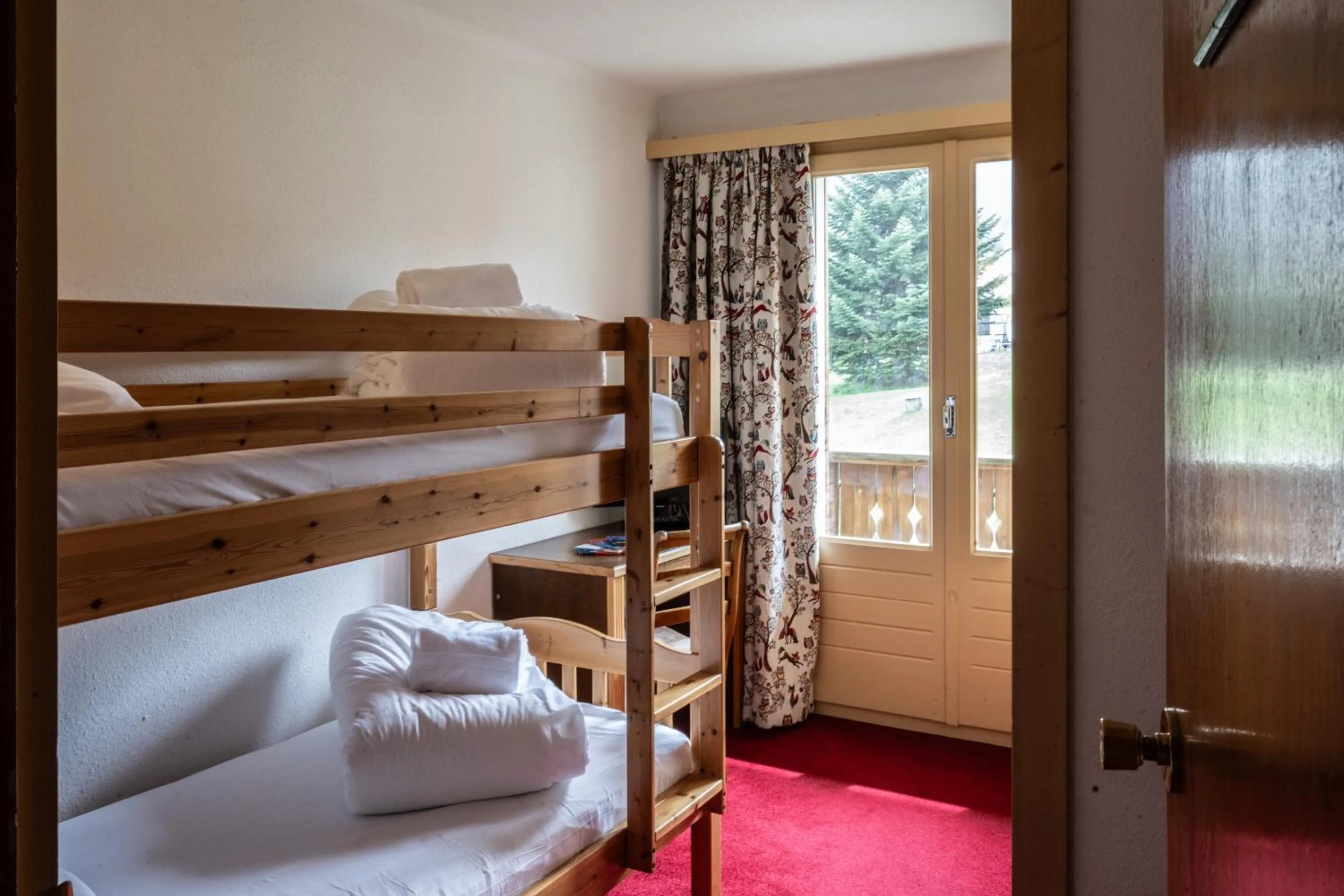 bunk bed, Bed in Le Chamois d'Or