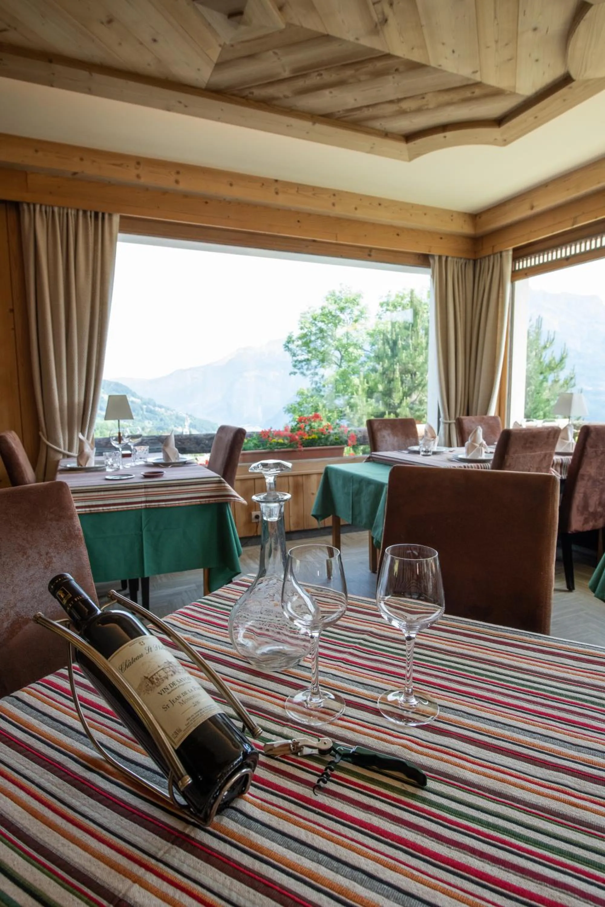 Restaurant/places to eat in Le Chamois d'Or