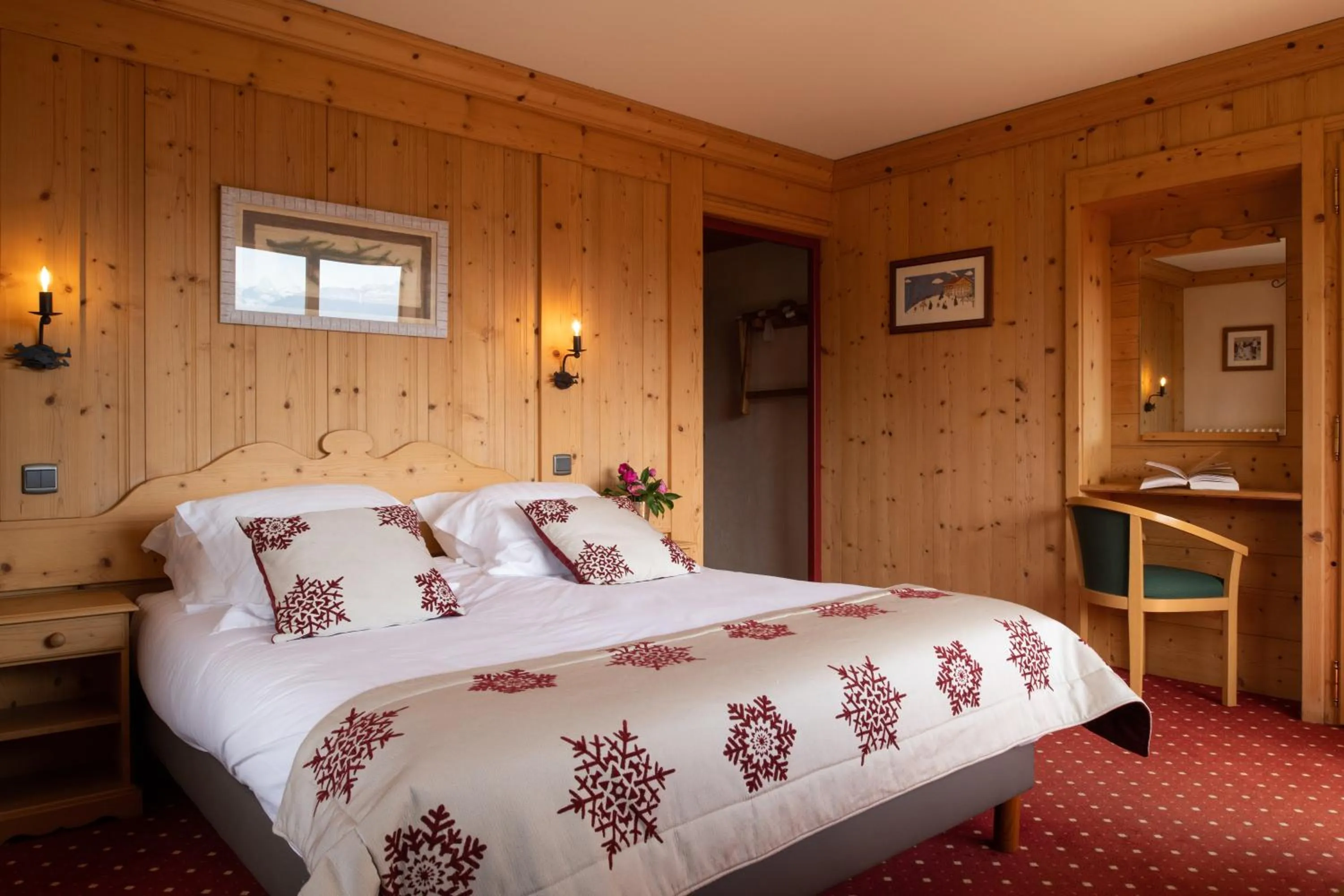 Photo of the whole room, Bed in Le Chamois d'Or