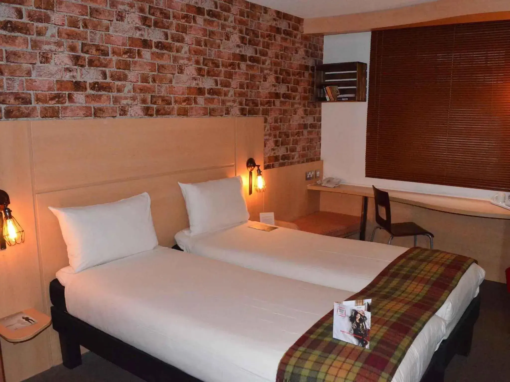 Bedroom, Bed in ibis London City - Shoreditch Bedroom, Bed in ibis London City - Shoreditch