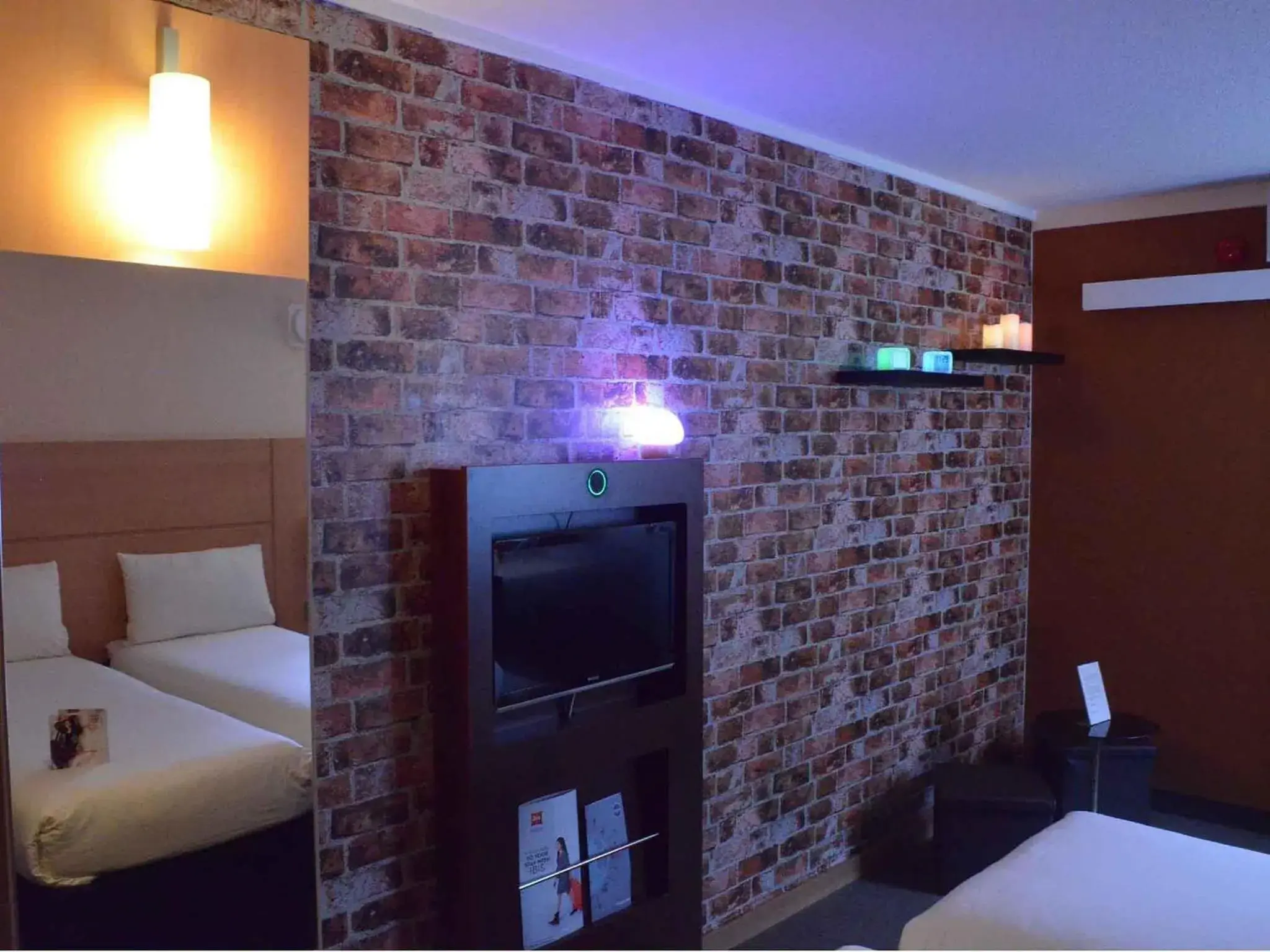 Bedroom, Bed in ibis London City - Shoreditch Bedroom, Bed in ibis London City - Shoreditch