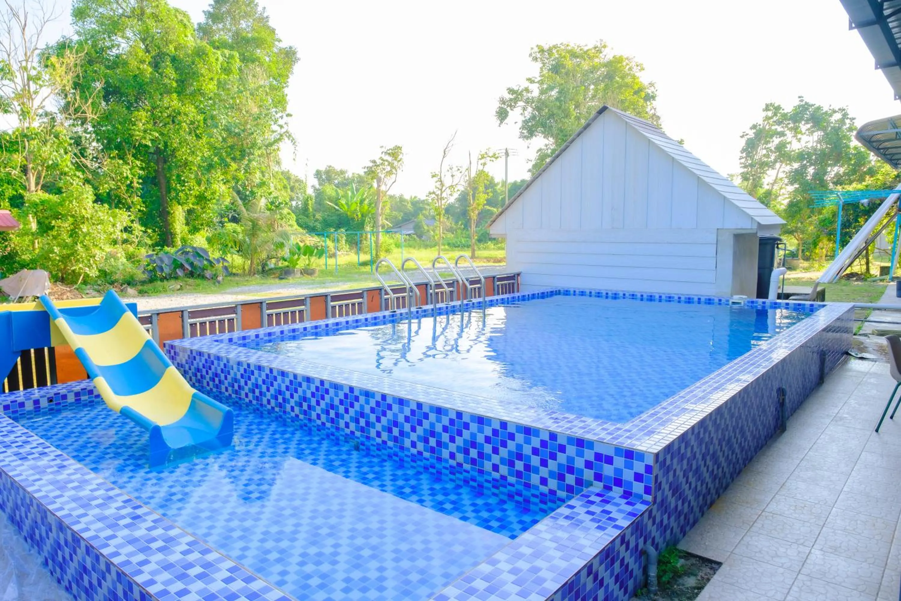 Swimming pool in Citra Kadok Hotel & Banquet Hall
