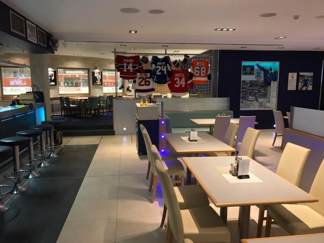 Restaurant/places to eat in Buly Aréna