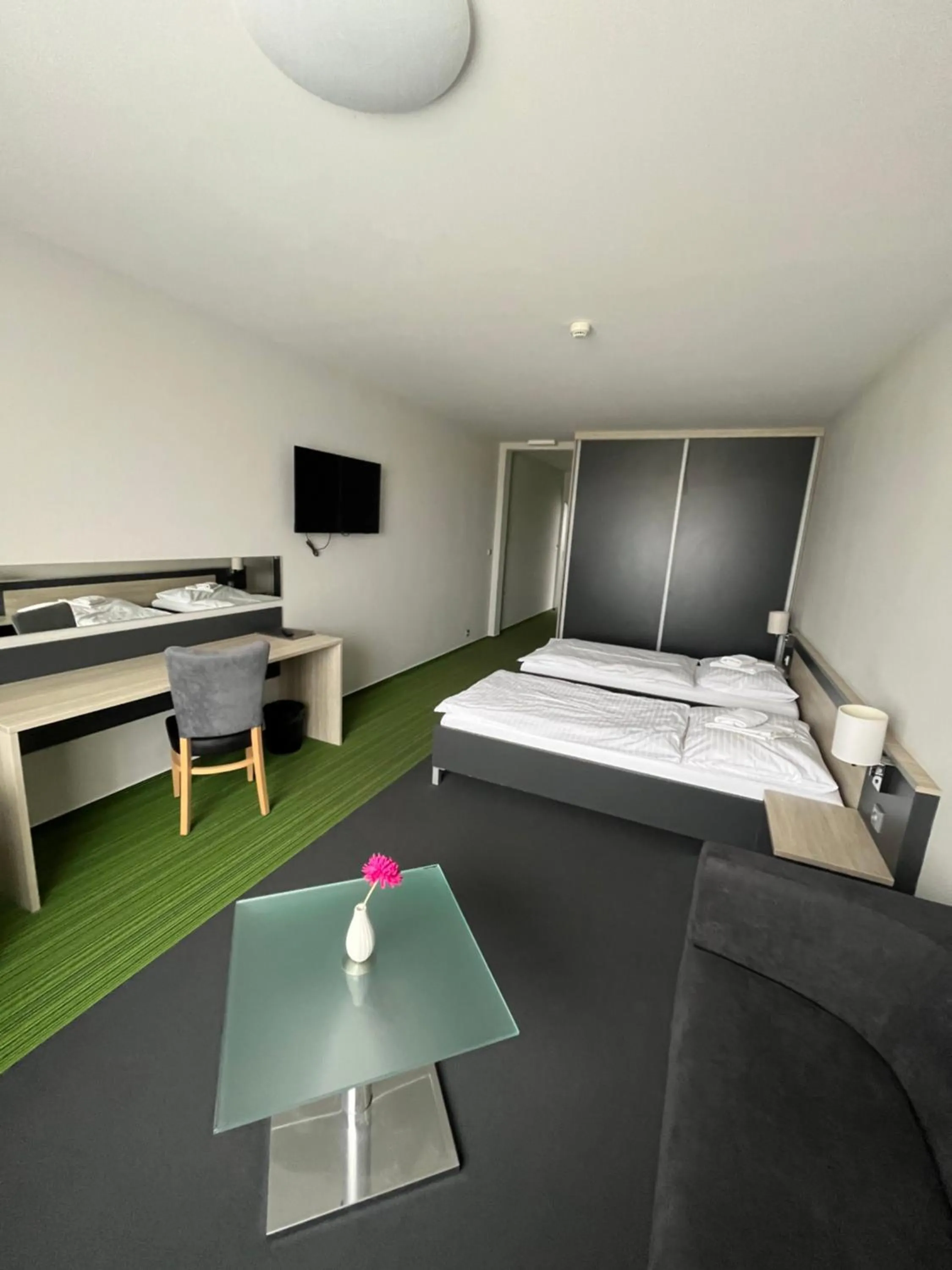 Photo of the whole room, Bed in Buly Aréna