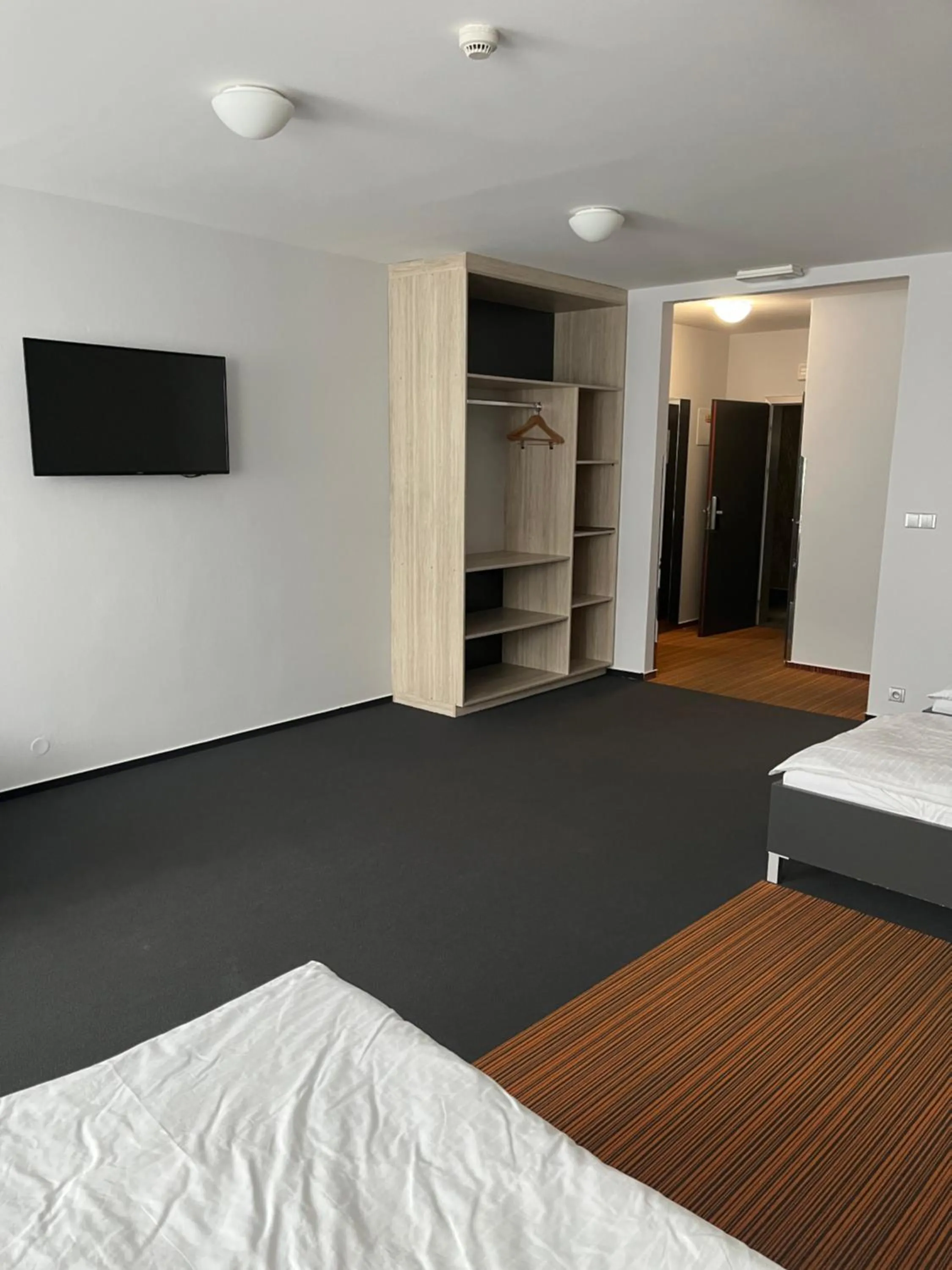 Photo of the whole room, Bed in Buly Aréna