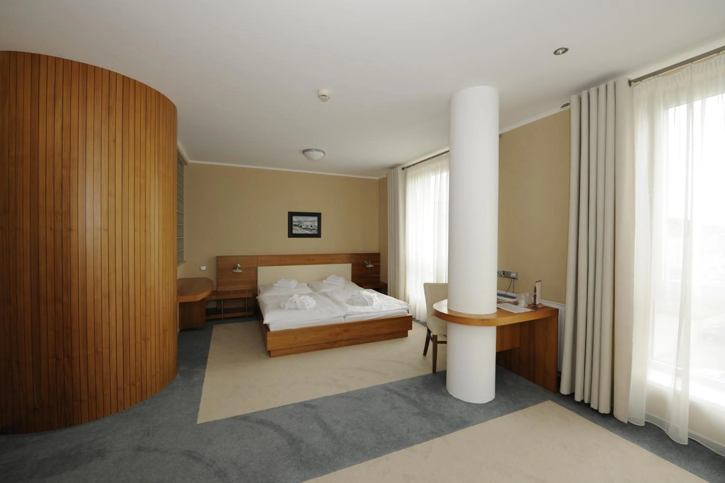 Day, Bed in Buly Aréna