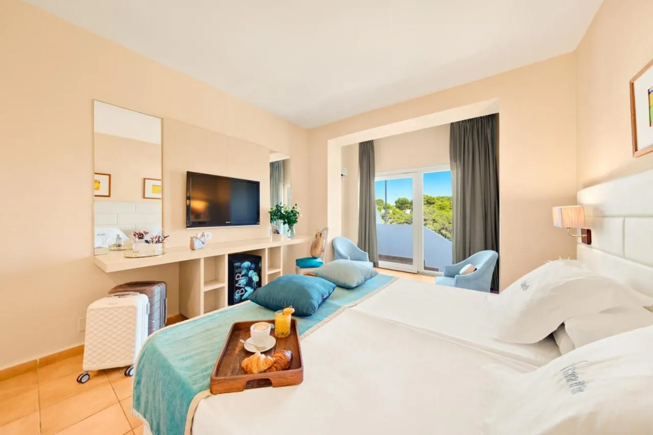 Bed in Hotel Cala Dor - Adults Only