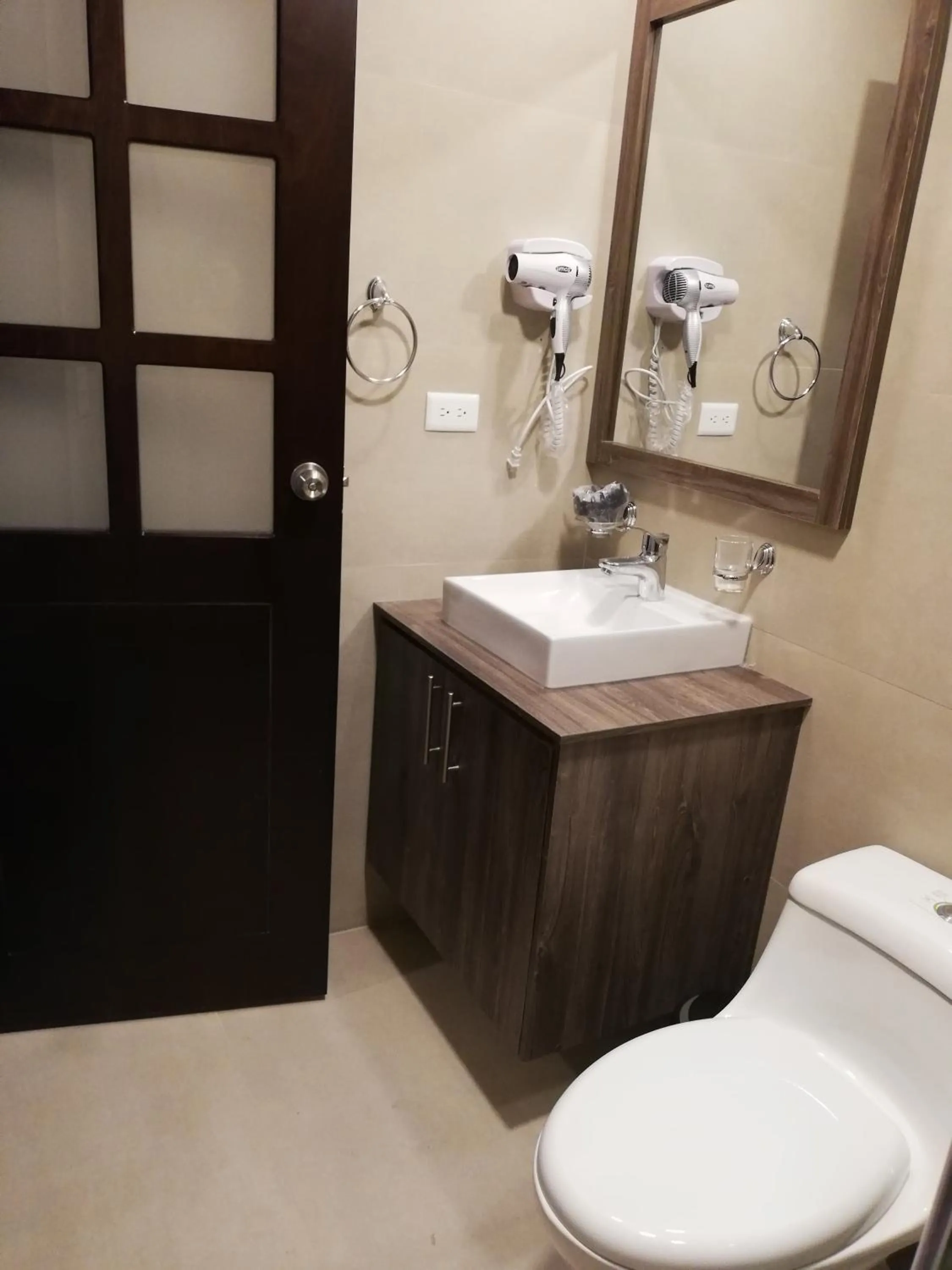 Toilet in Hotel Raymipampa